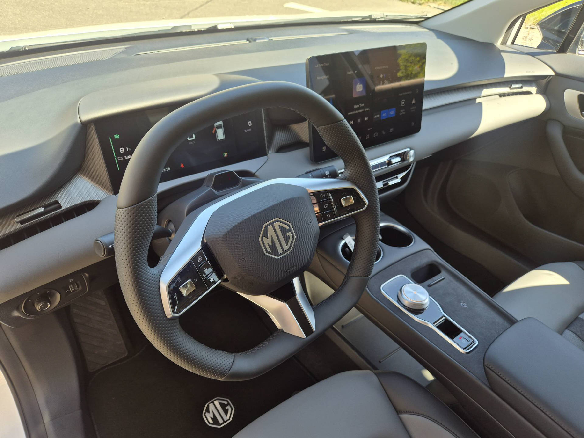 MG 4 64kWh Premium-image-8
