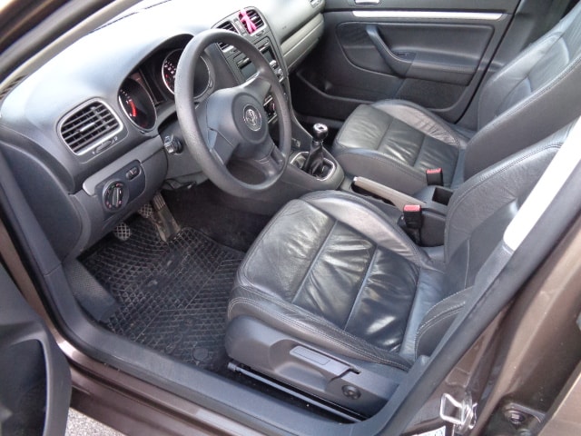 VW Golf Variant 1.6 TDI Comfortline 4Motion-image-3