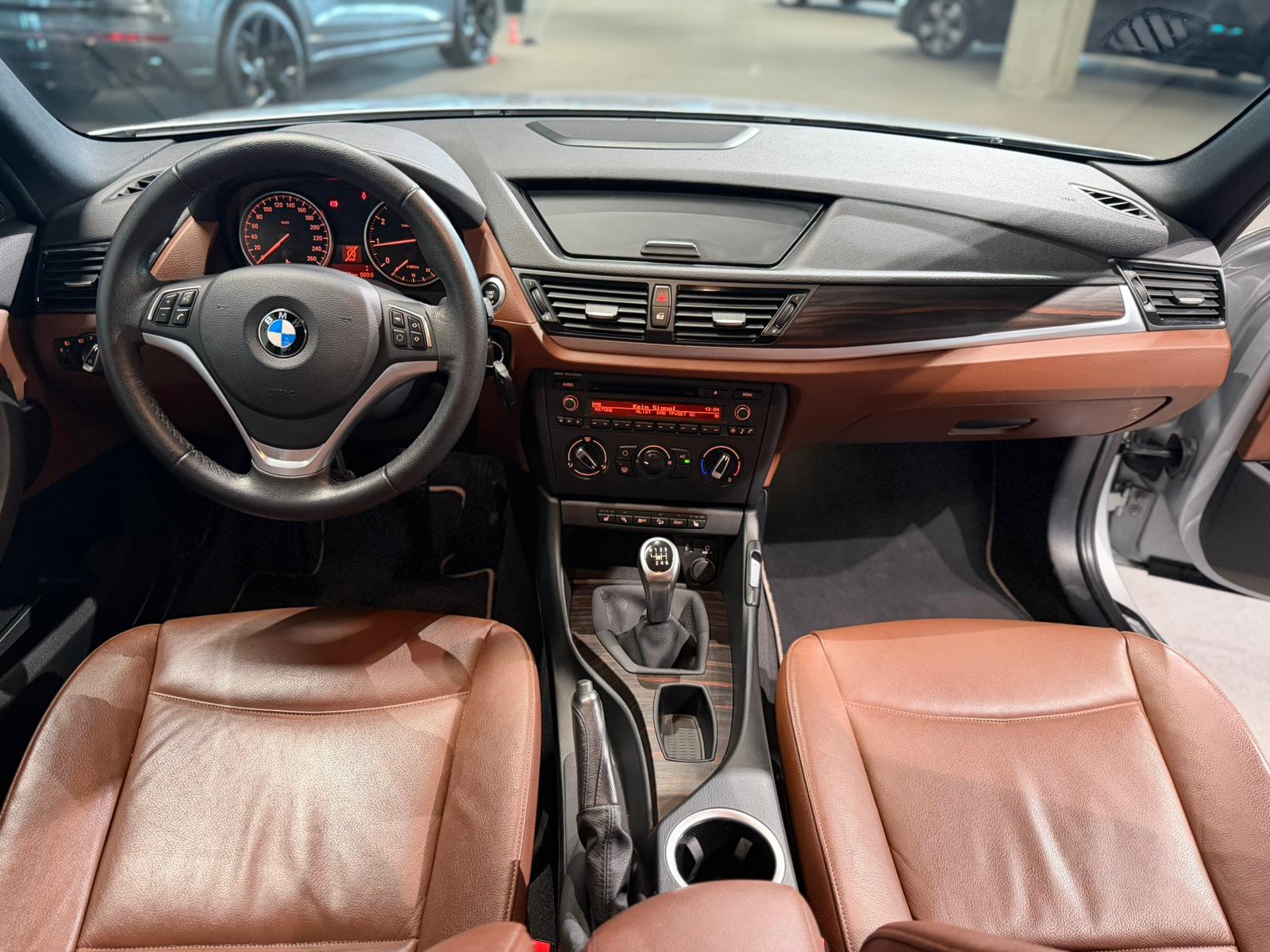 BMW X1 xDrive 20i-image-16