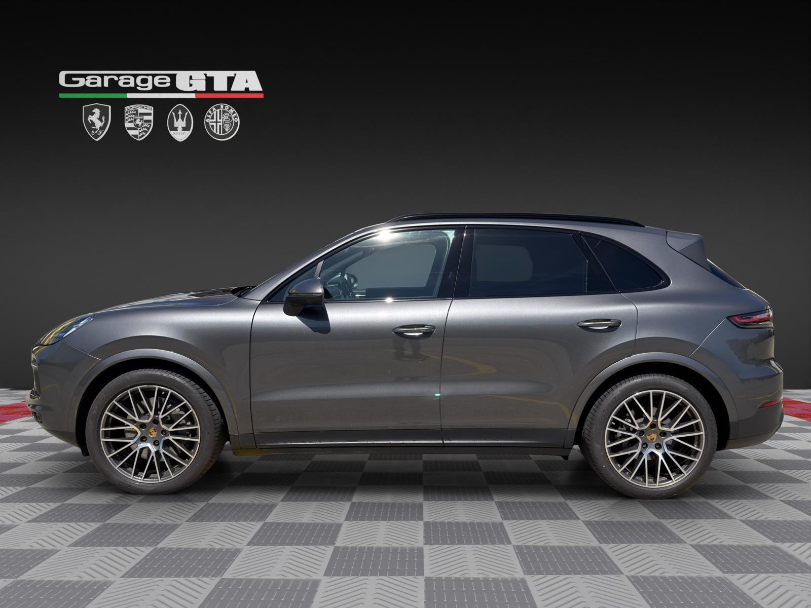 PORSCHE Cayenne S-showroom-element-1