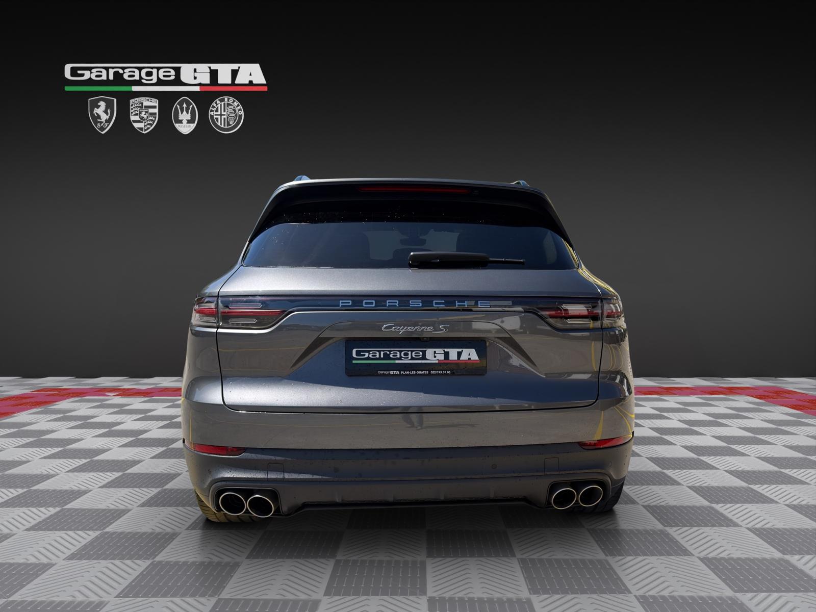 PORSCHE Cayenne S-showroom-element-3