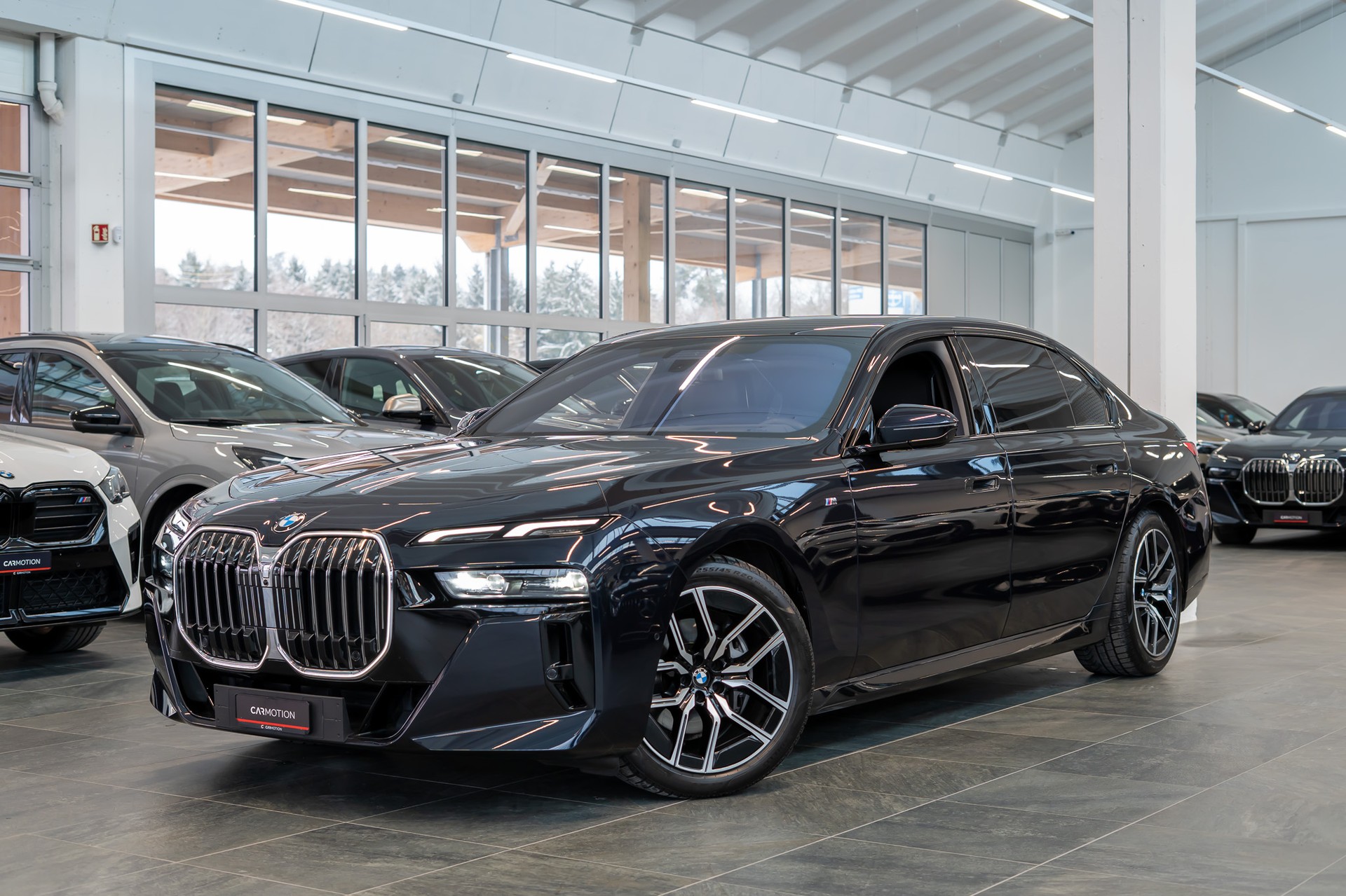 BMW 740d xDrive M Sport / Theatre Screen / Bowers&Wilkins / Iconic Glow