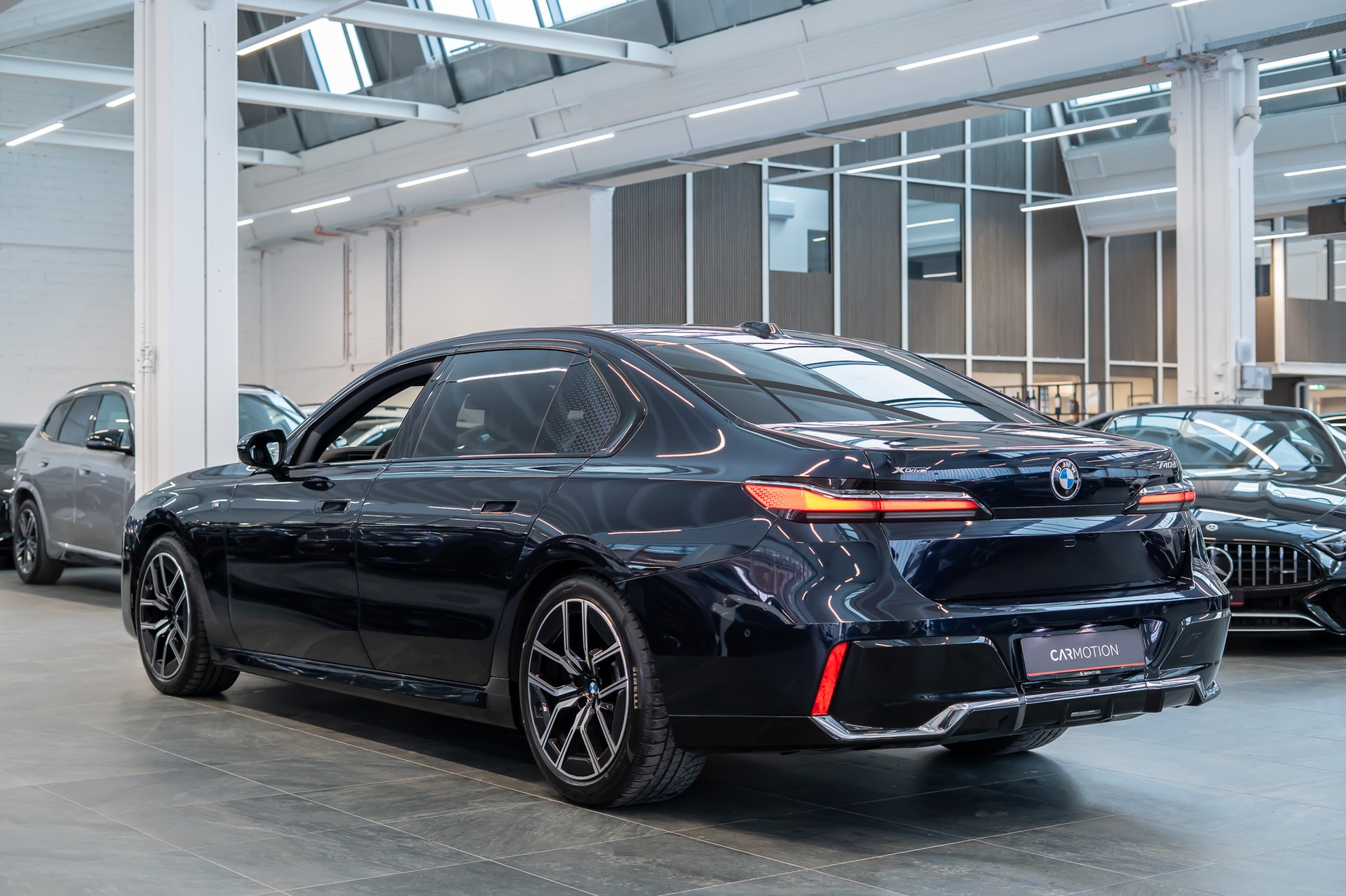 BMW 740d xDrive M Sport / Theatre Screen / Bowers&Wilkins / Iconic Glow-image-7