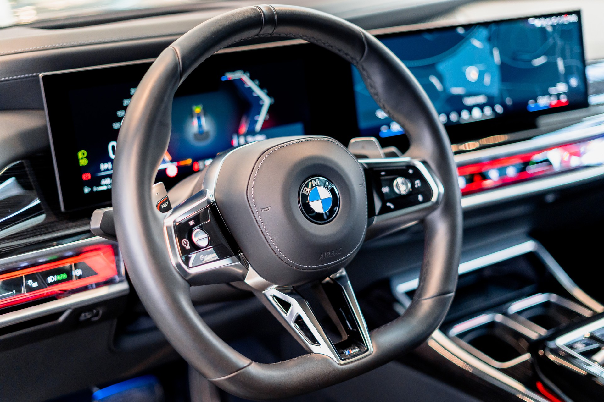 BMW 740d xDrive M Sport / Theatre Screen / Bowers&Wilkins / Iconic Glow-image-8
