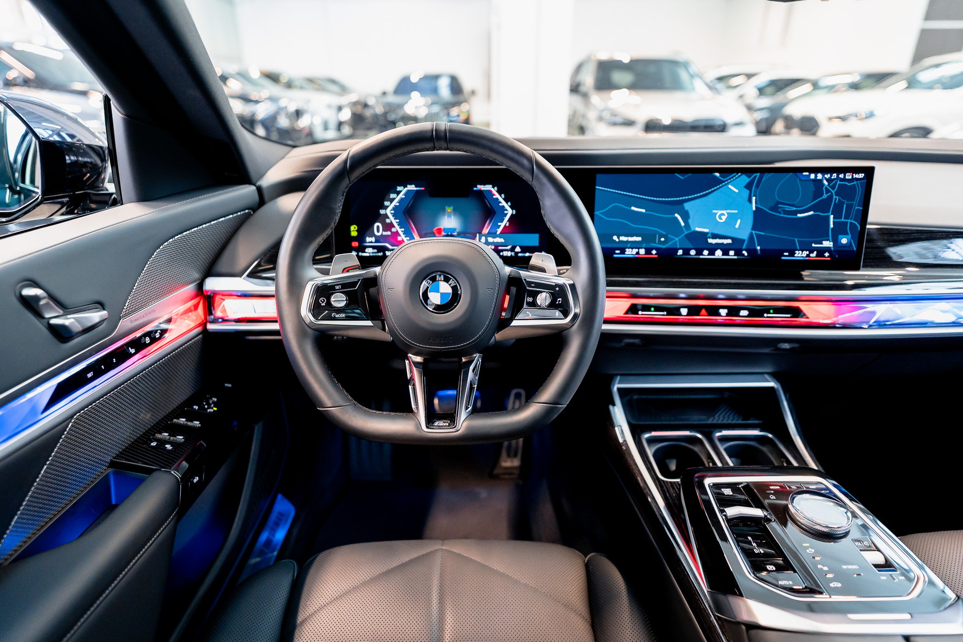 BMW 740d xDrive M Sport / Theatre Screen / Bowers&Wilkins / Iconic Glow-image-22