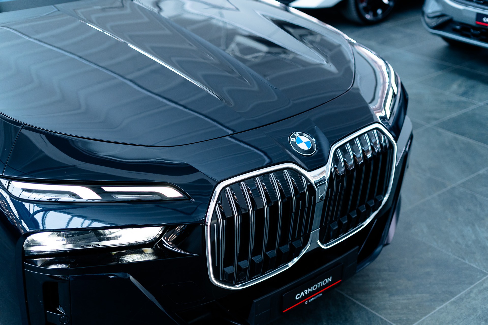 BMW 740d xDrive M Sport / Theatre Screen / Bowers&Wilkins / Iconic Glow-image-26