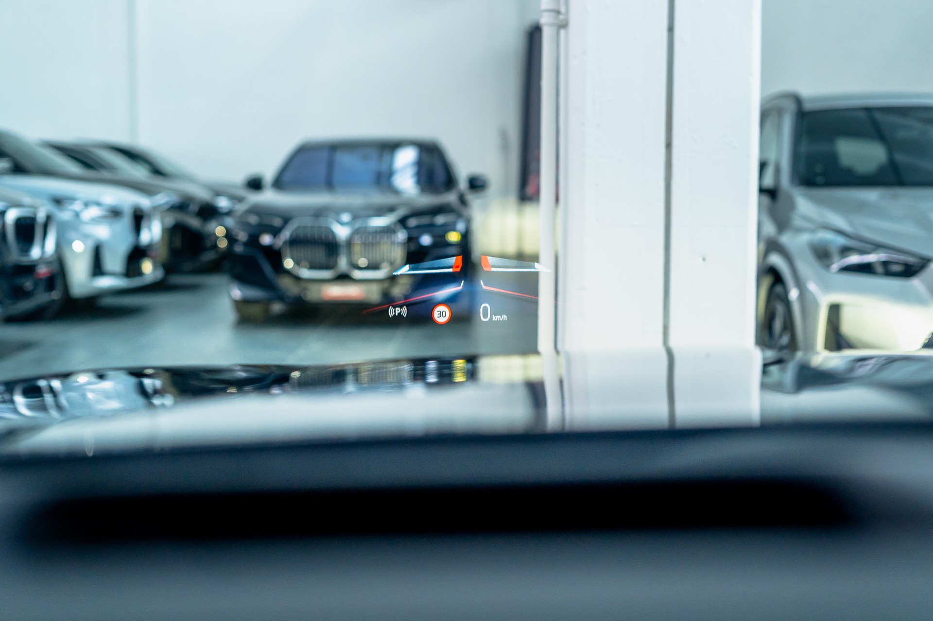BMW 740d xDrive M Sport / Theatre Screen / Bowers&Wilkins / Iconic Glow-image-25