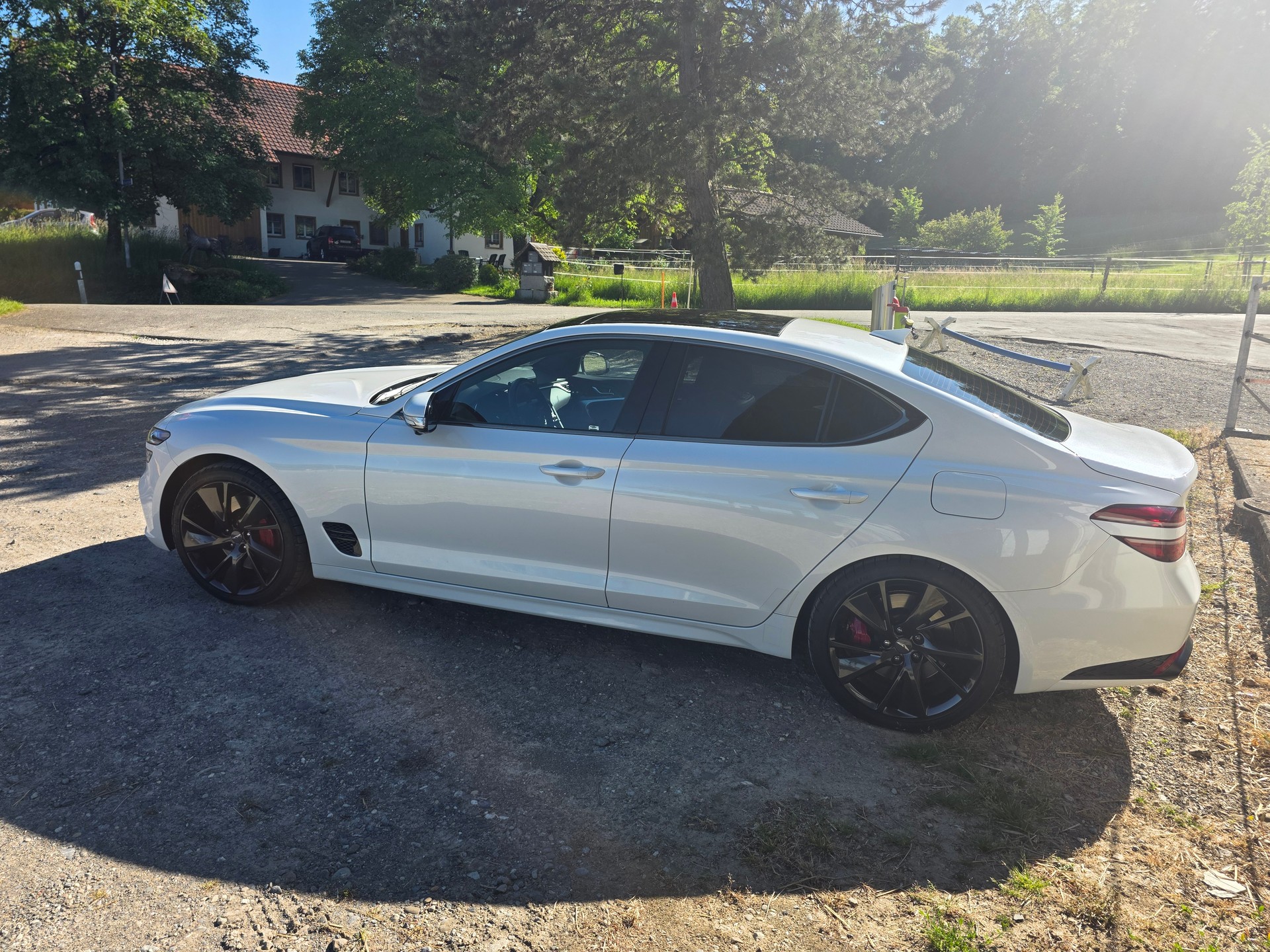 GENESIS 2.0T Luxury AWD-image-2