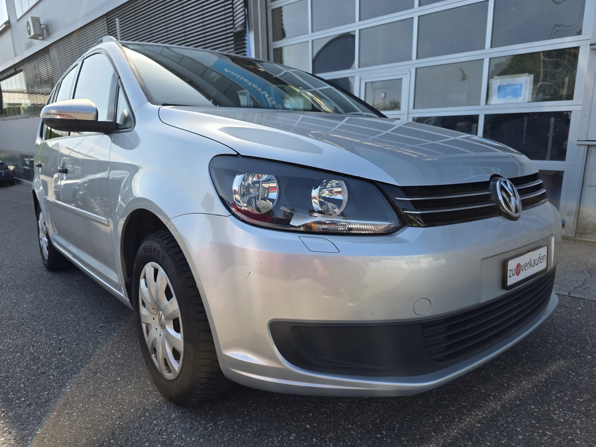 VW Touran 1.6 TDI BlueMotion Technology Highline-image-2