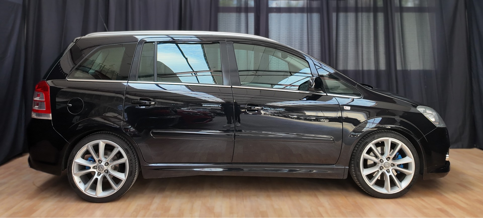 OPEL Zafira 2.0i 16V Turbo OPC-image-3