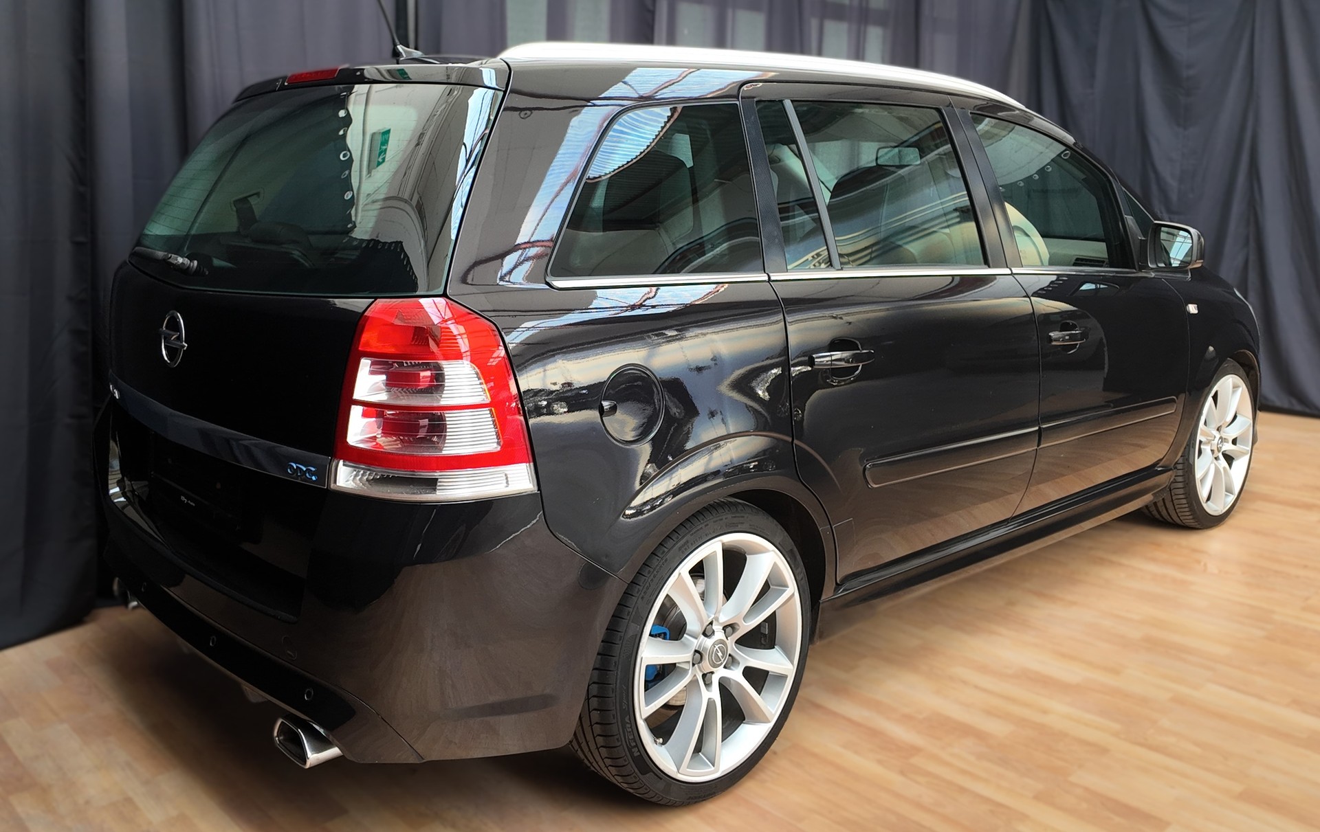 OPEL Zafira 2.0i 16V Turbo OPC-image-4
