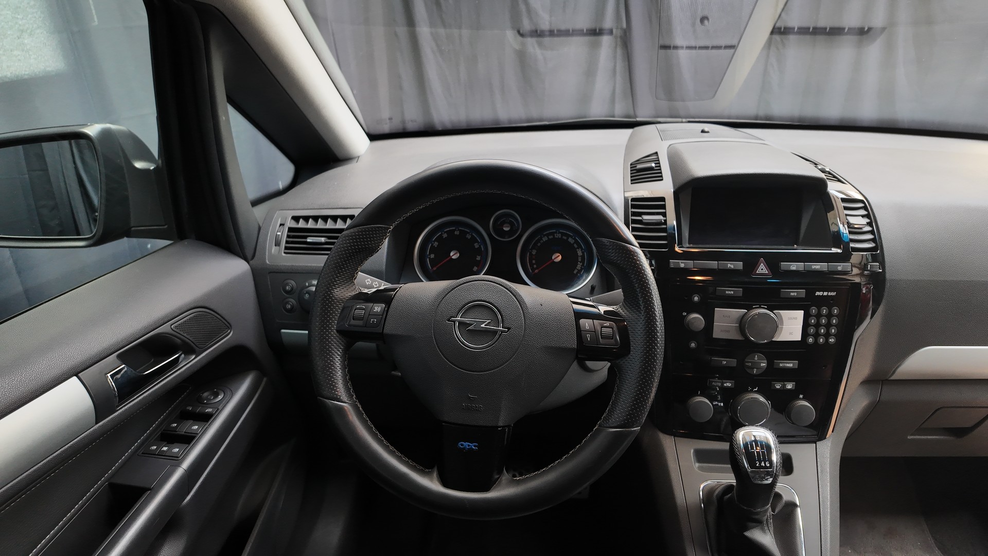 OPEL Zafira 2.0i 16V Turbo OPC-image-8