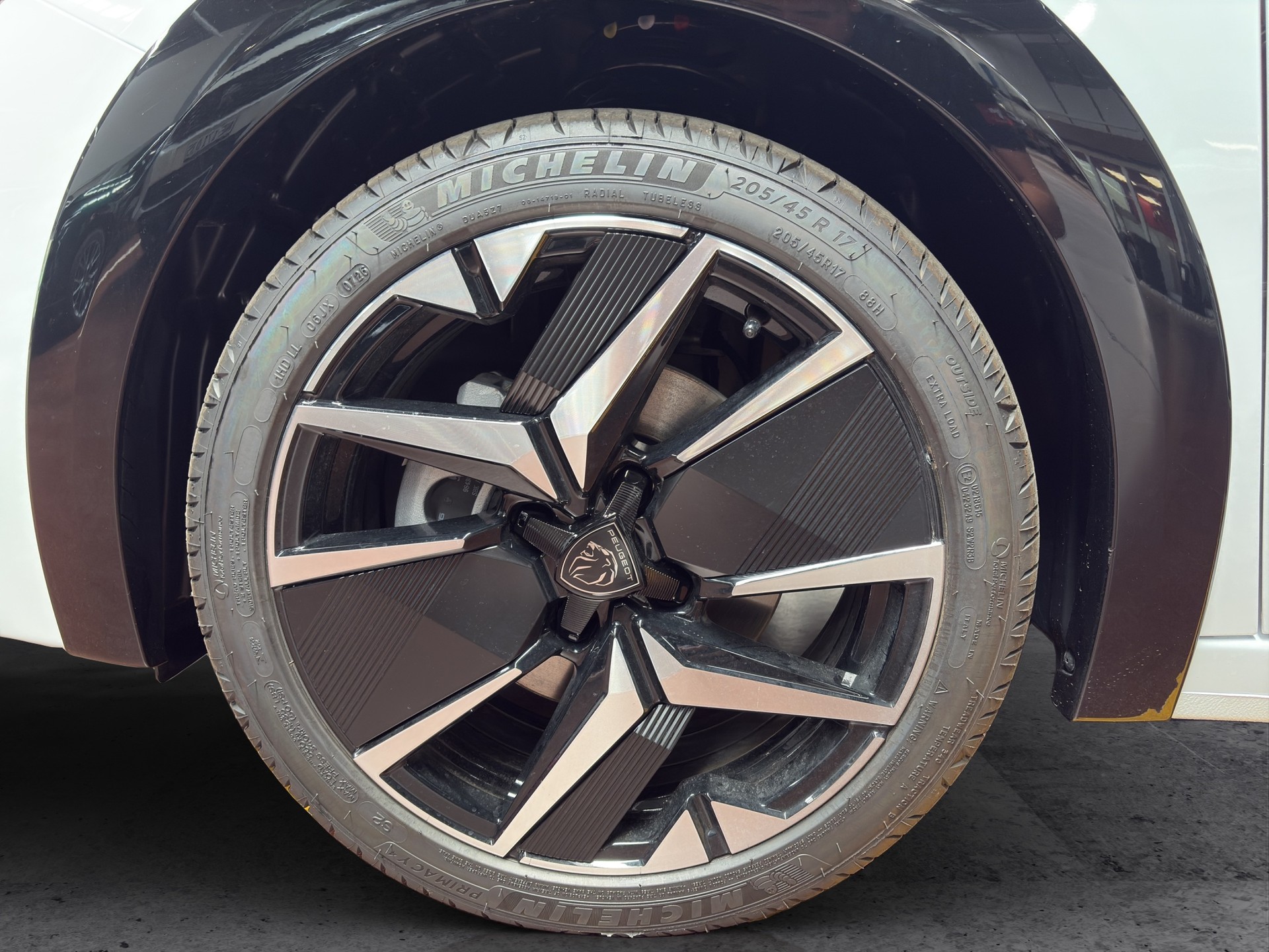 PEUGEOT 208 1.2 MHEV GT-showroom-element-3