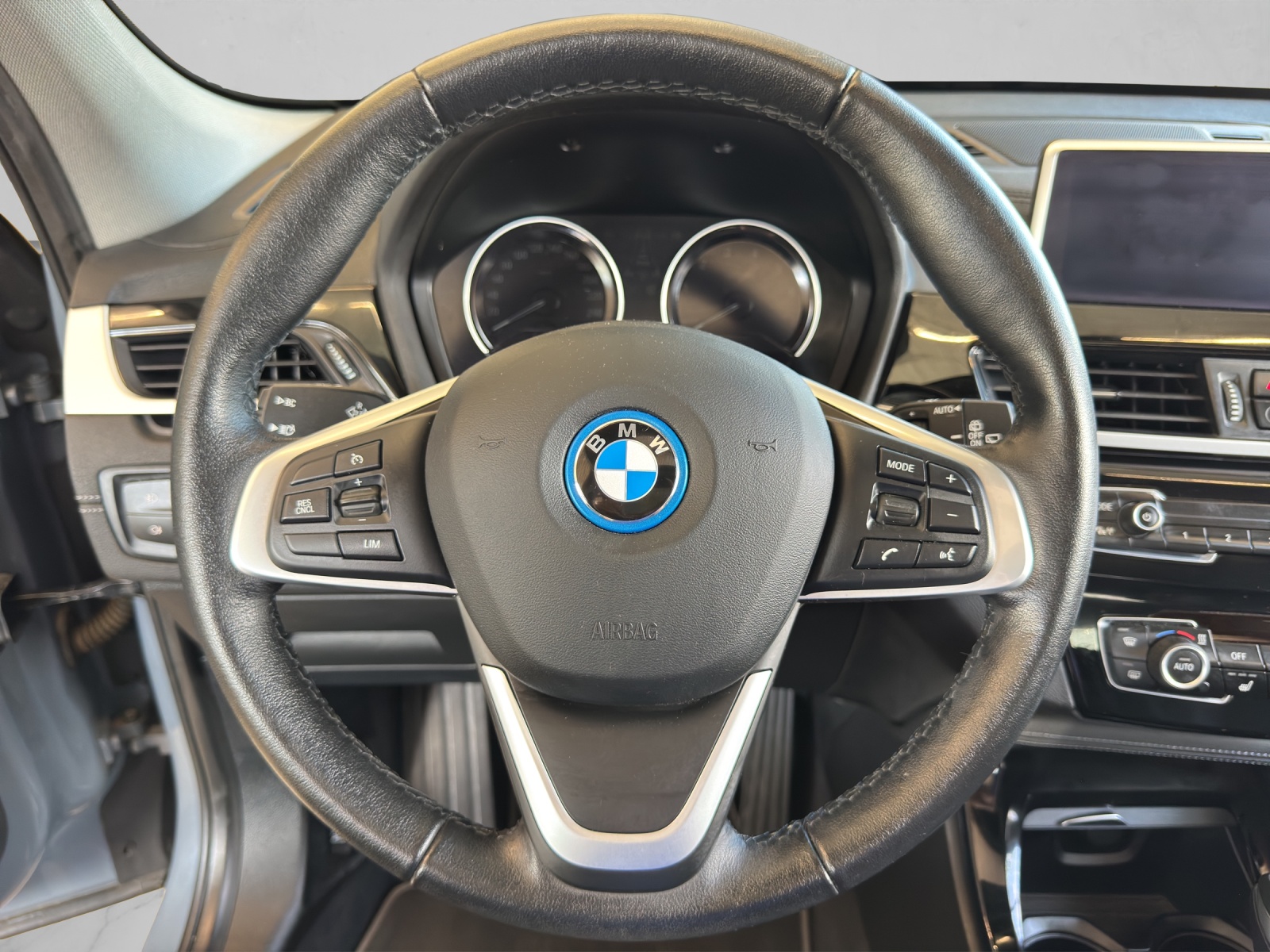 BMW X1 xDrive 25e Sport Line Steptronic-image-9