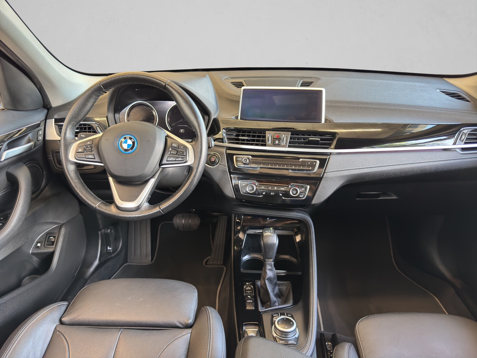 BMW X1 xDrive 25e Sport Line Steptronic-image-12