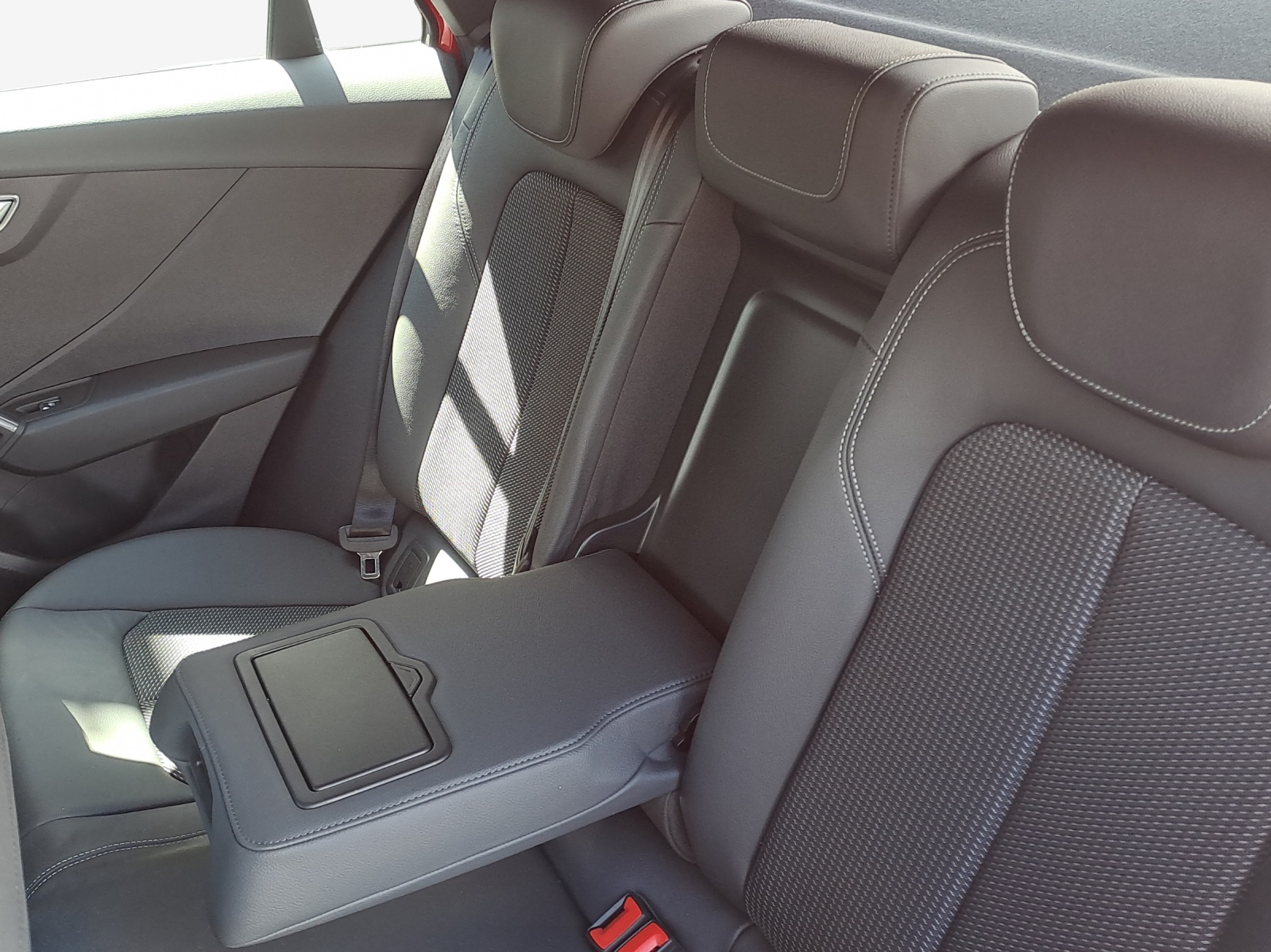 AUDI Q2 35 TFSI S line S-tronic-image-11