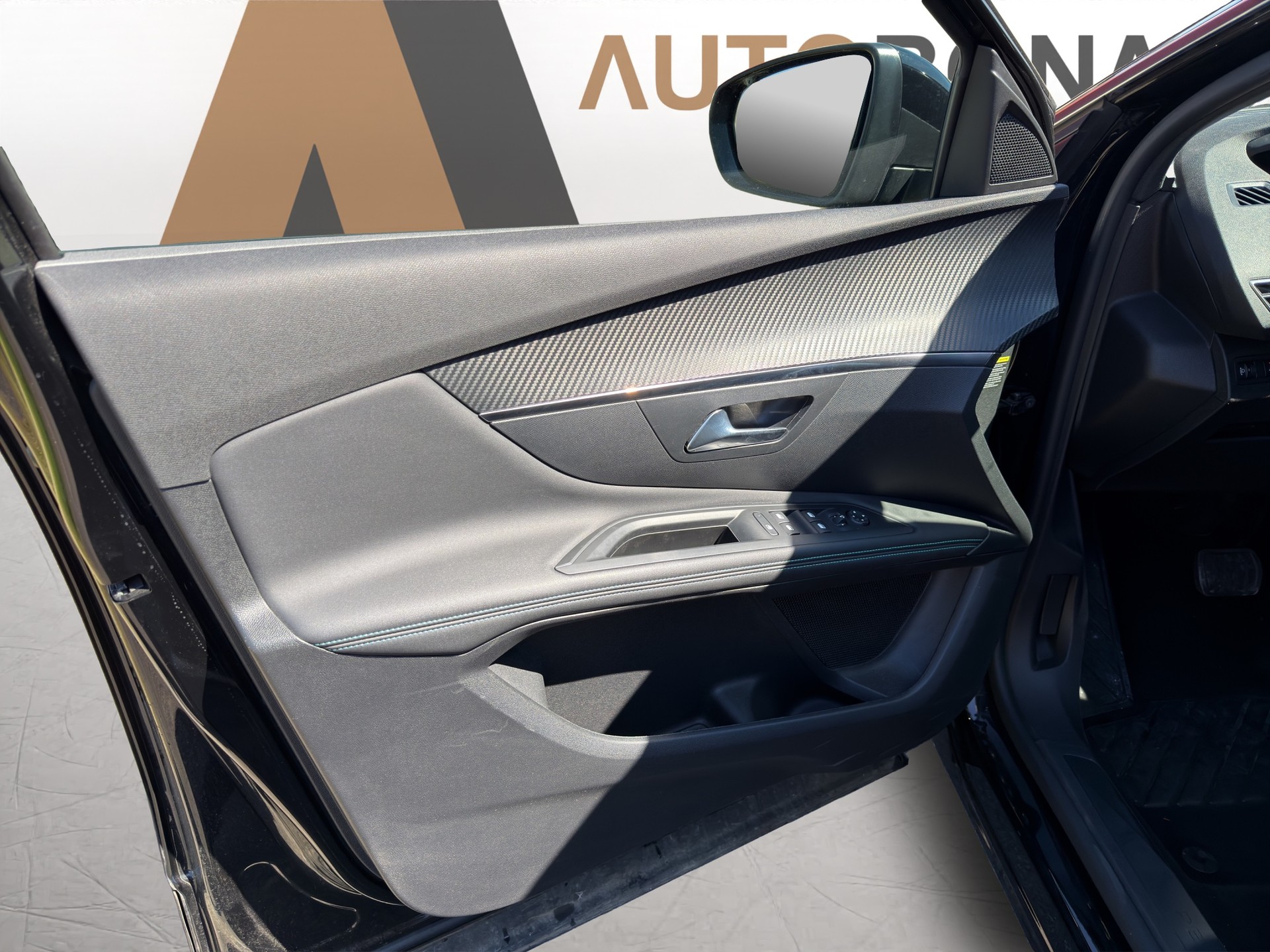 PEUGEOT 2008 1.2 Hybrid 145 Style-image-10