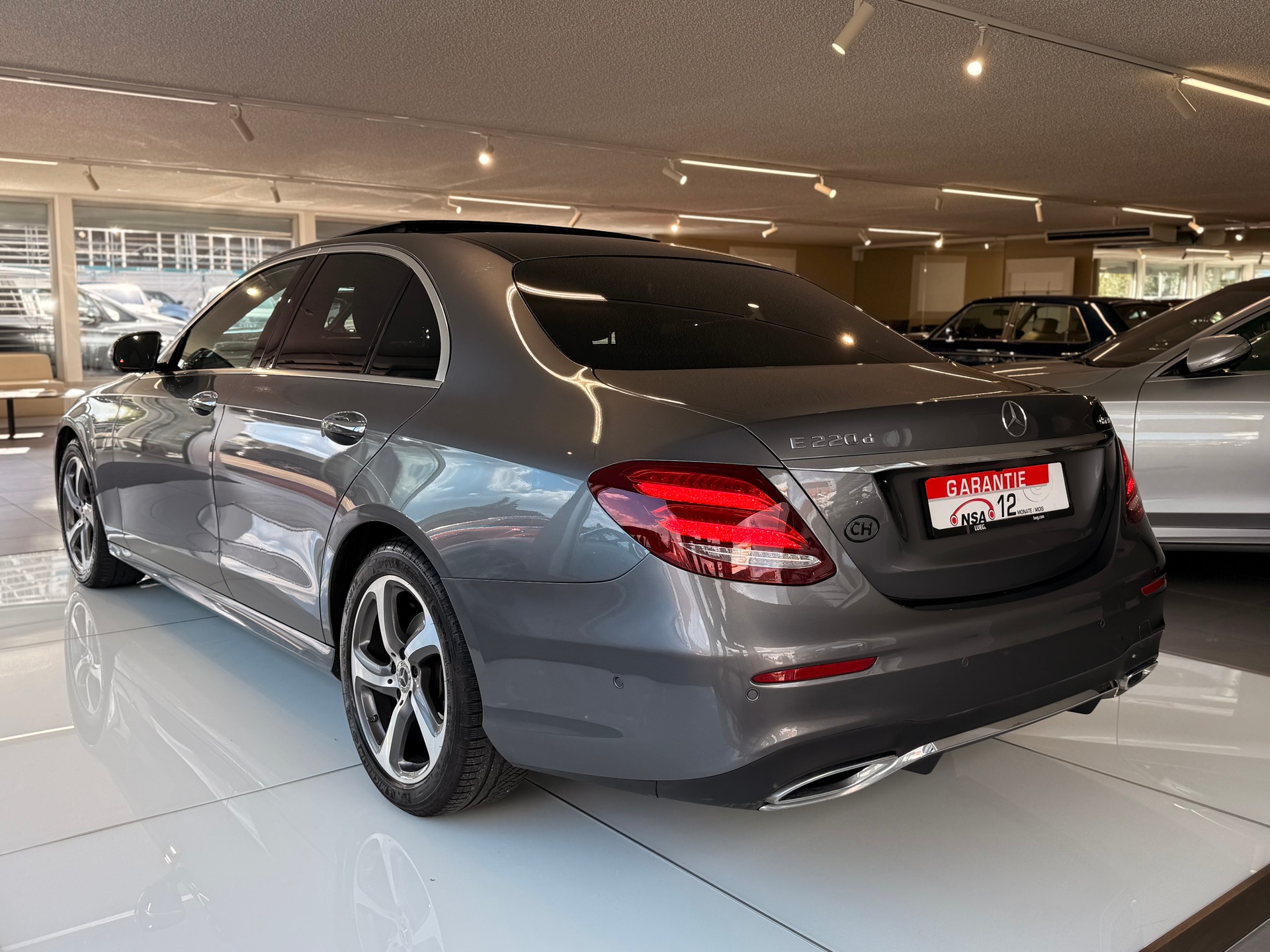 MERCEDES-BENZ E 220 d Avantgrde 4Matic 9G-Tronic-image-9