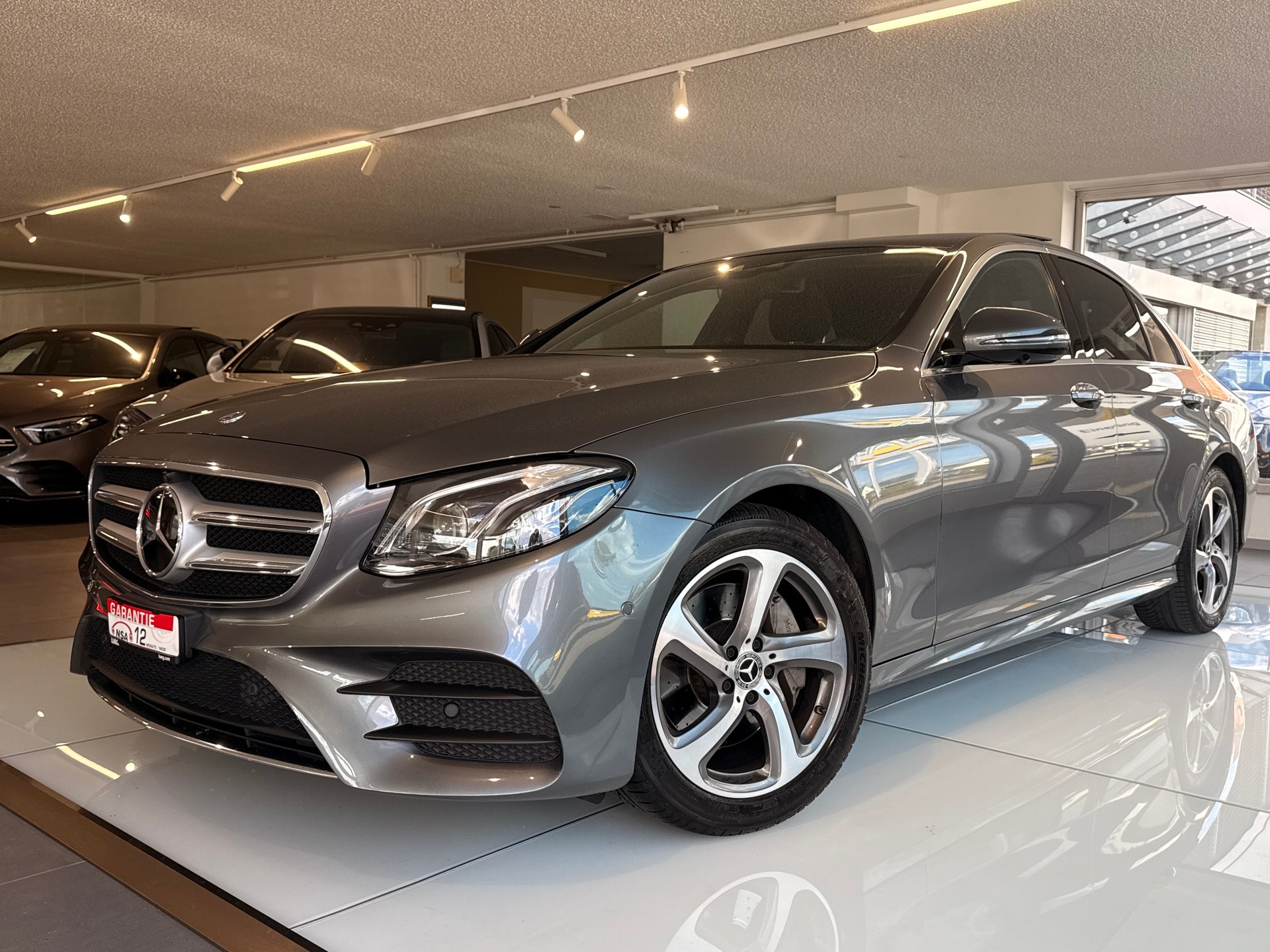 MERCEDES-BENZ E 220 d Avantgrde 4Matic 9G-Tronic-showroom-element-1