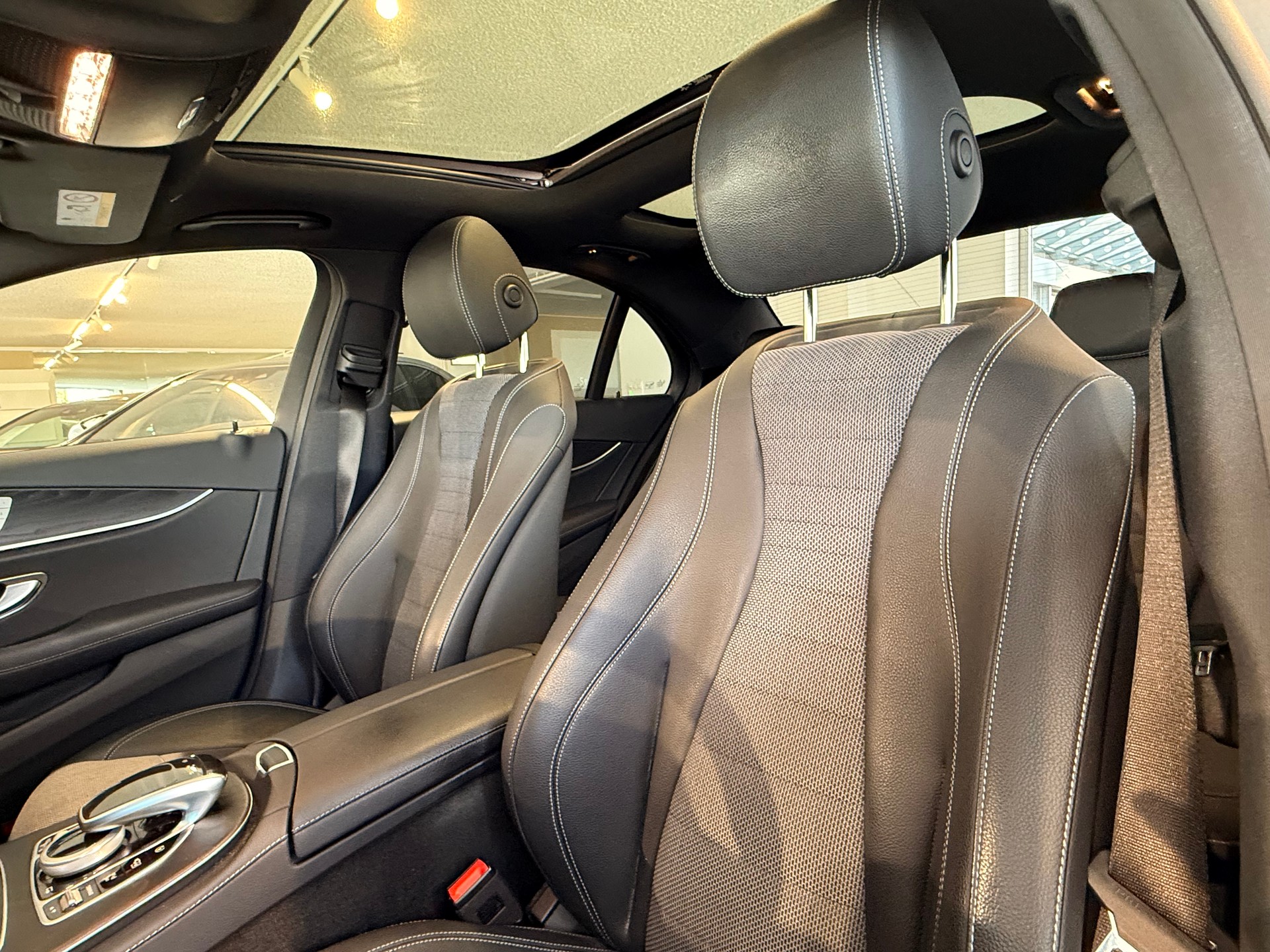 MERCEDES-BENZ E 220 d Avantgrde 4Matic 9G-Tronic-image-14