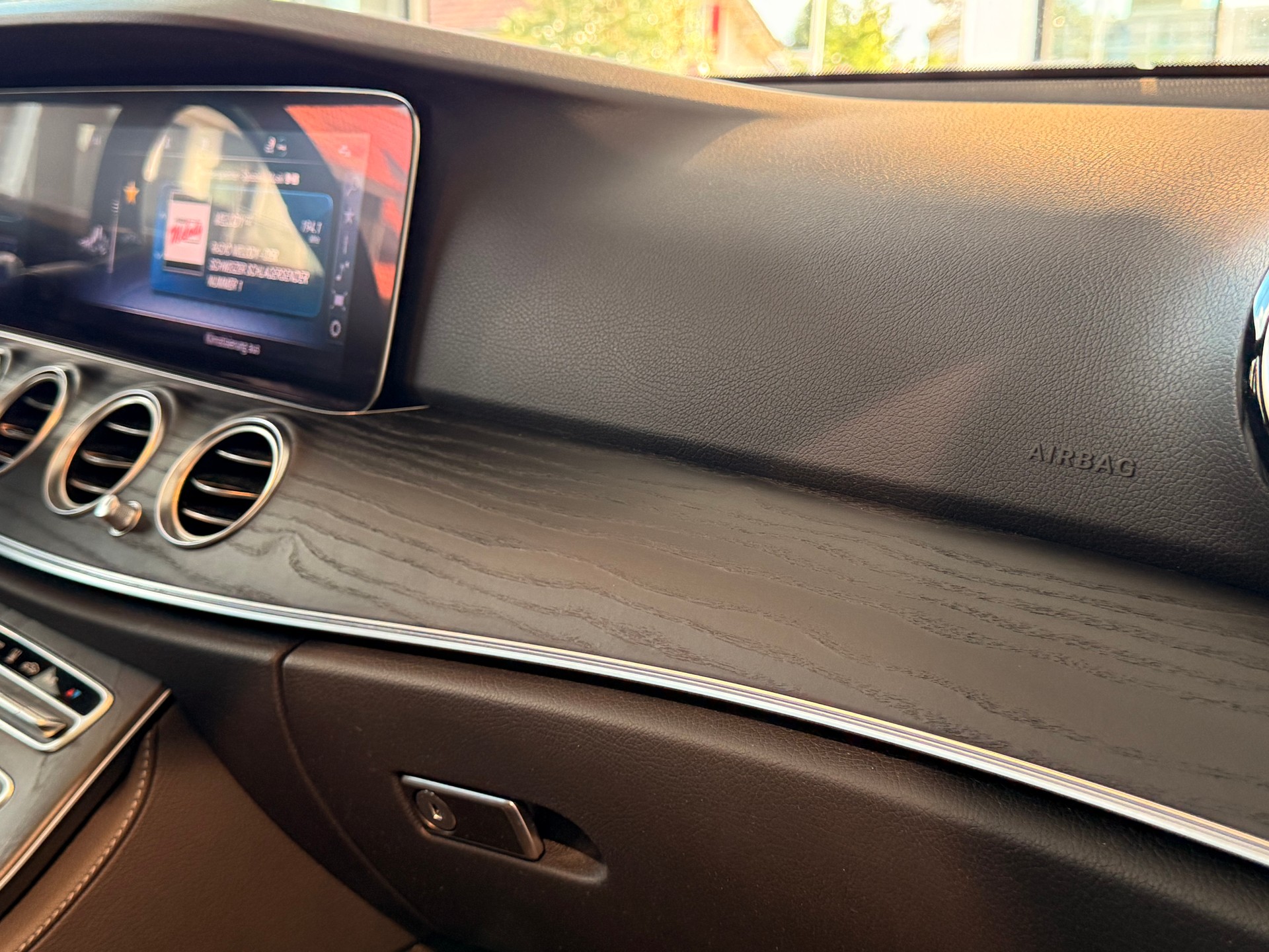 MERCEDES-BENZ E 220 d Avantgrde 4Matic 9G-Tronic-image-18