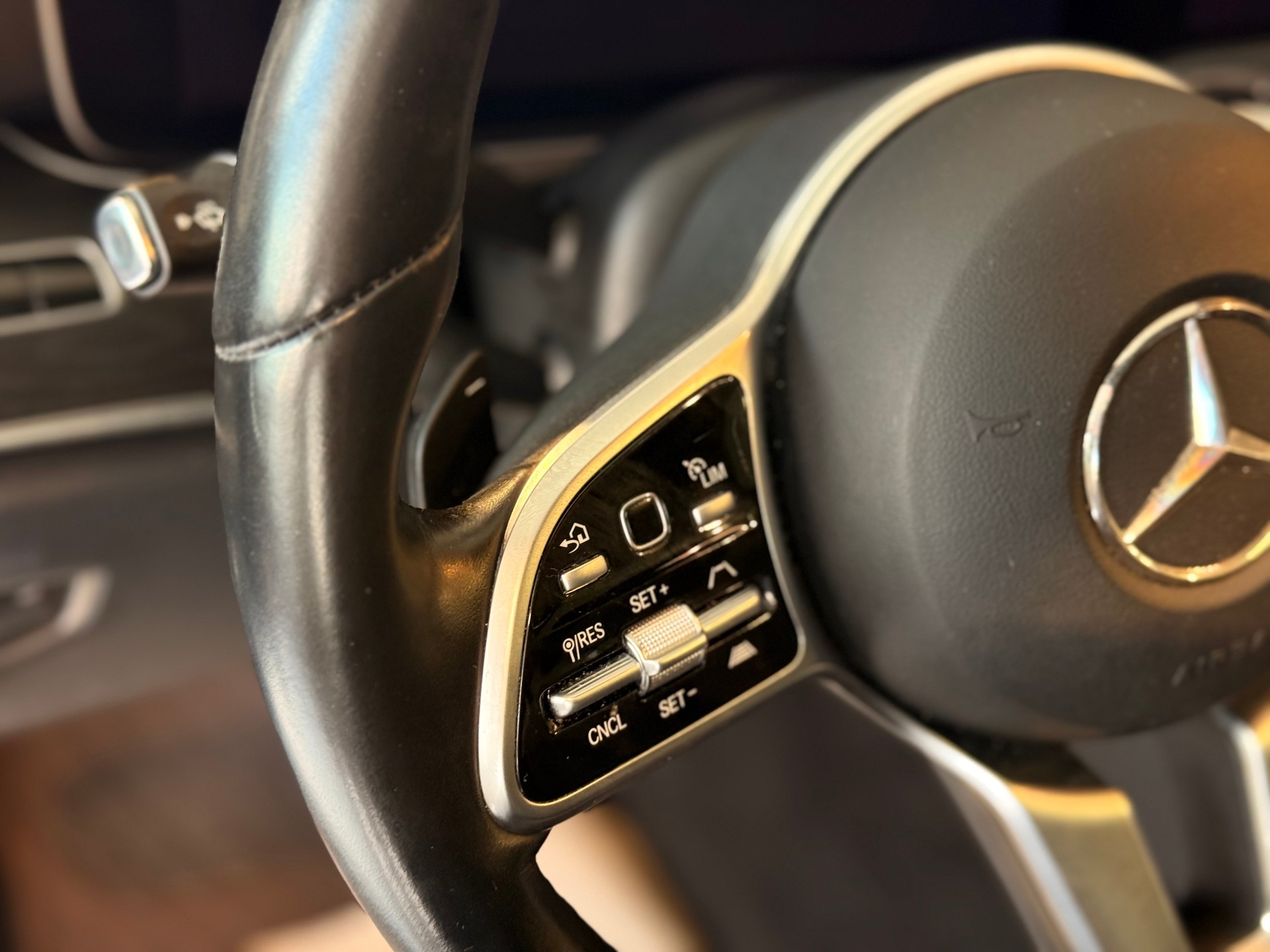 MERCEDES-BENZ E 220 d Avantgrde 4Matic 9G-Tronic-image-12