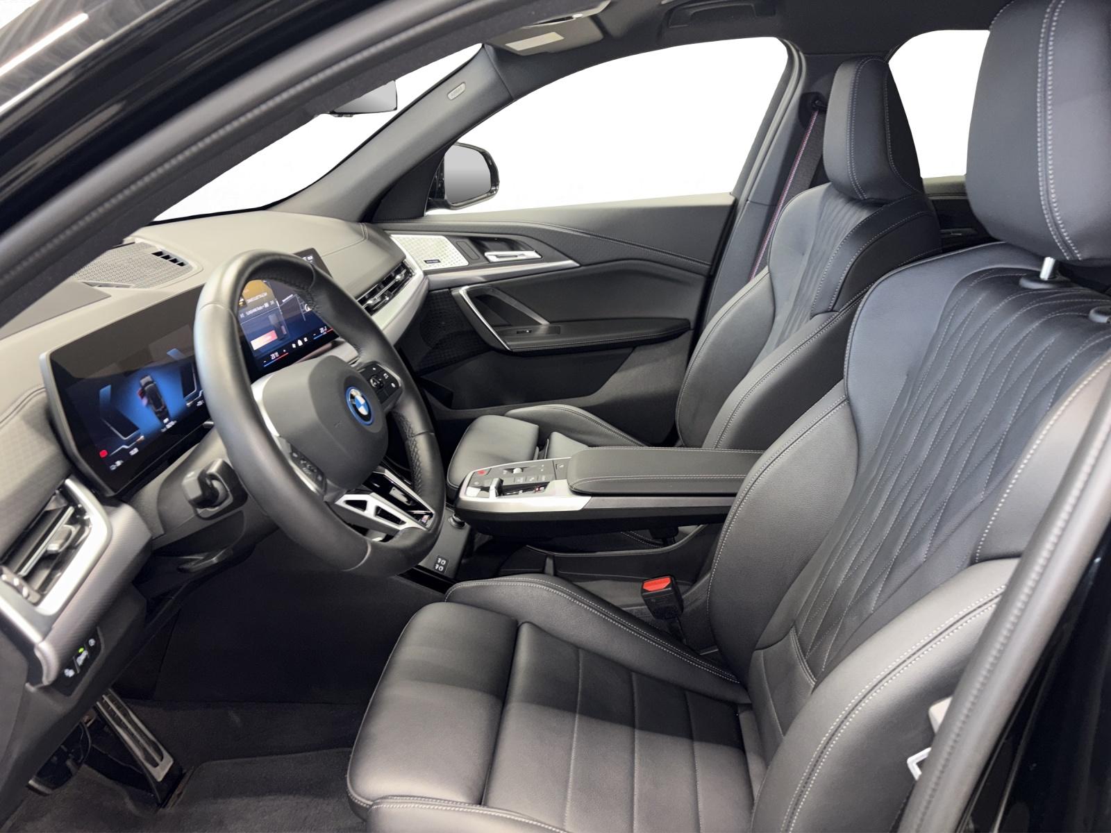 BMW iX2 30 xDrive-image-9