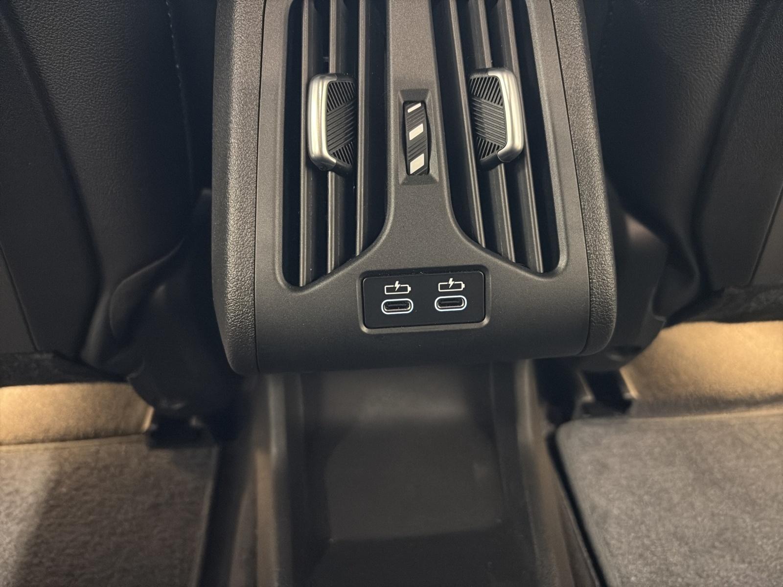 BMW iX2 30 xDrive-image-14