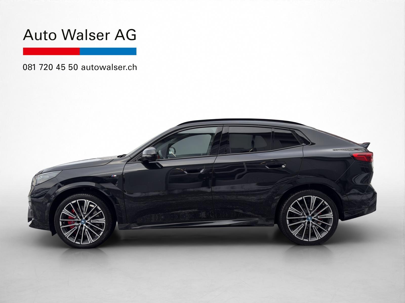 BMW iX2 30 xDrive-showroom-element-1