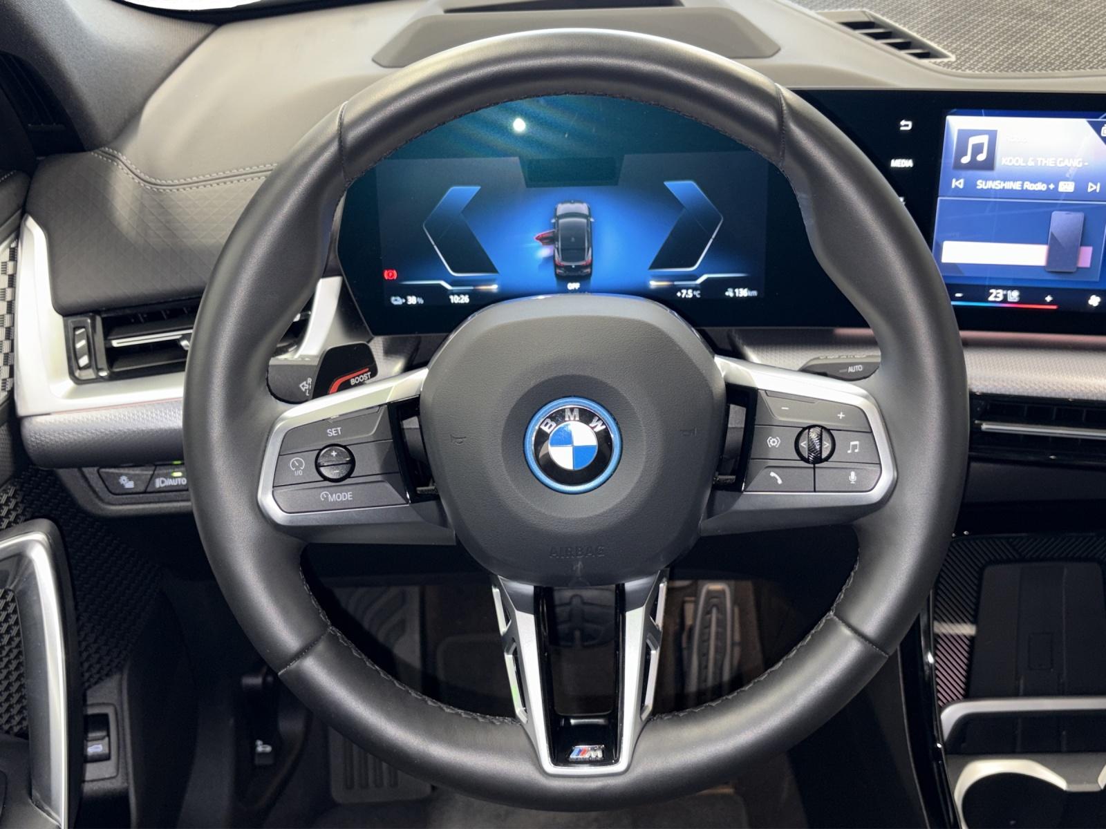 BMW iX2 30 xDrive-image-10