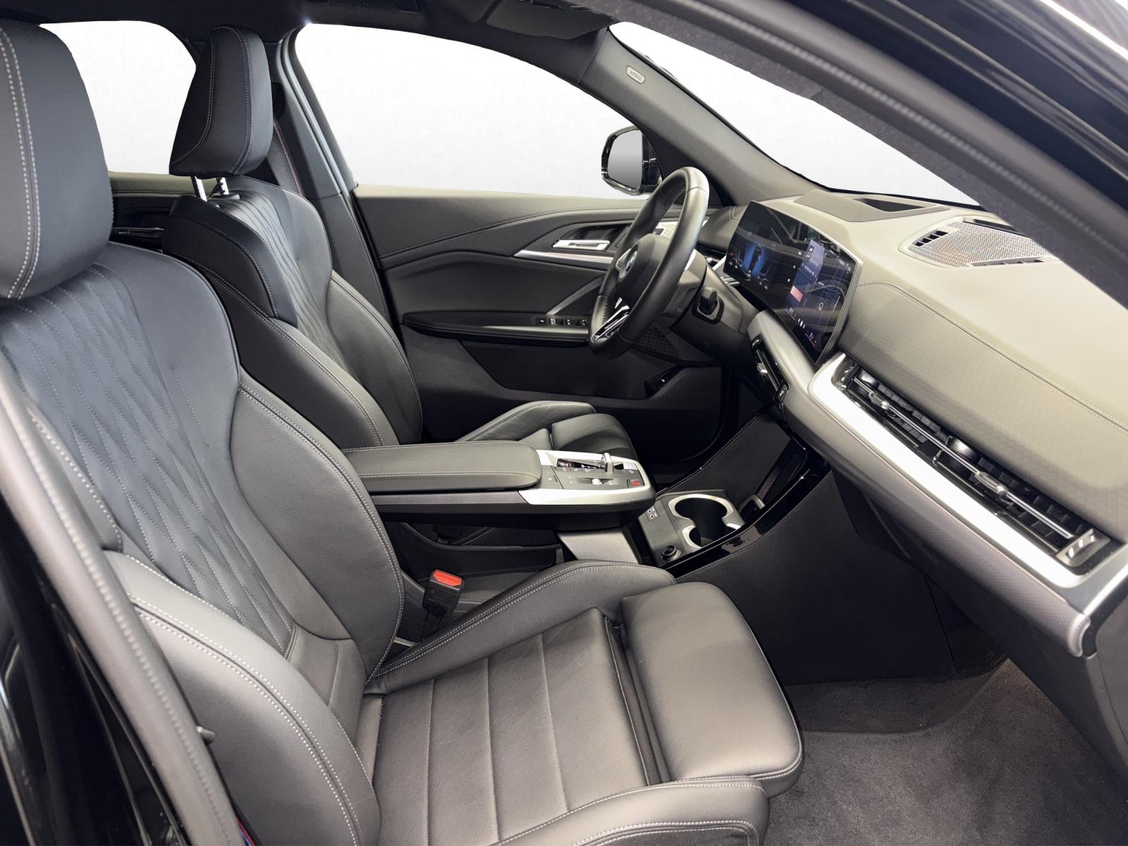 BMW iX2 30 xDrive-image-15