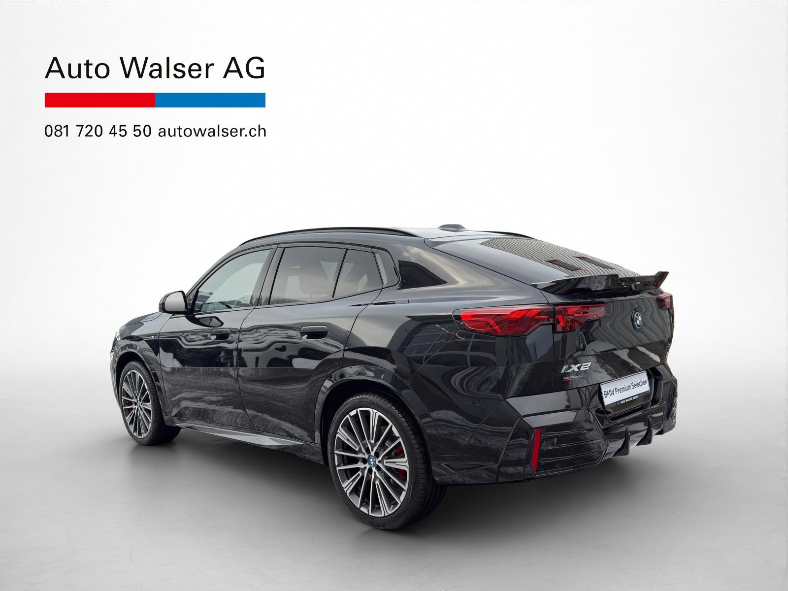 BMW iX2 30 xDrive-showroom-element-2