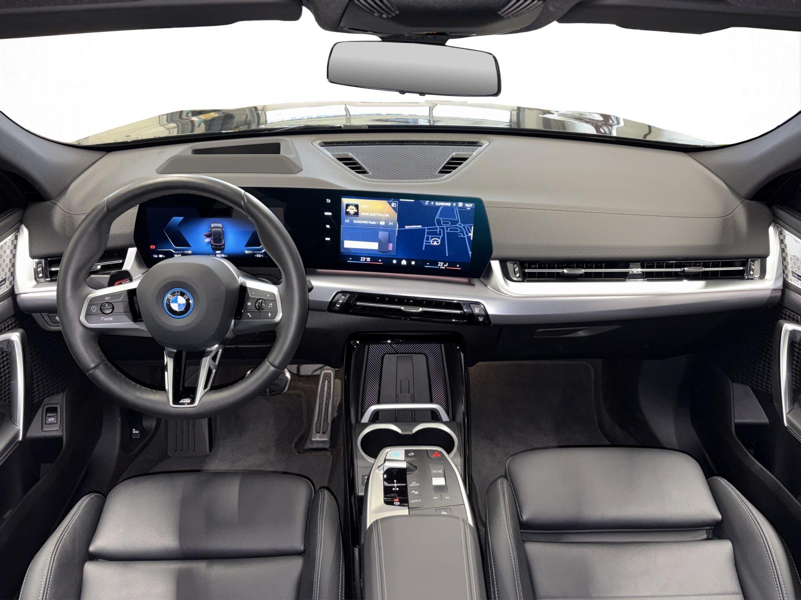 BMW iX2 30 xDrive-image-12