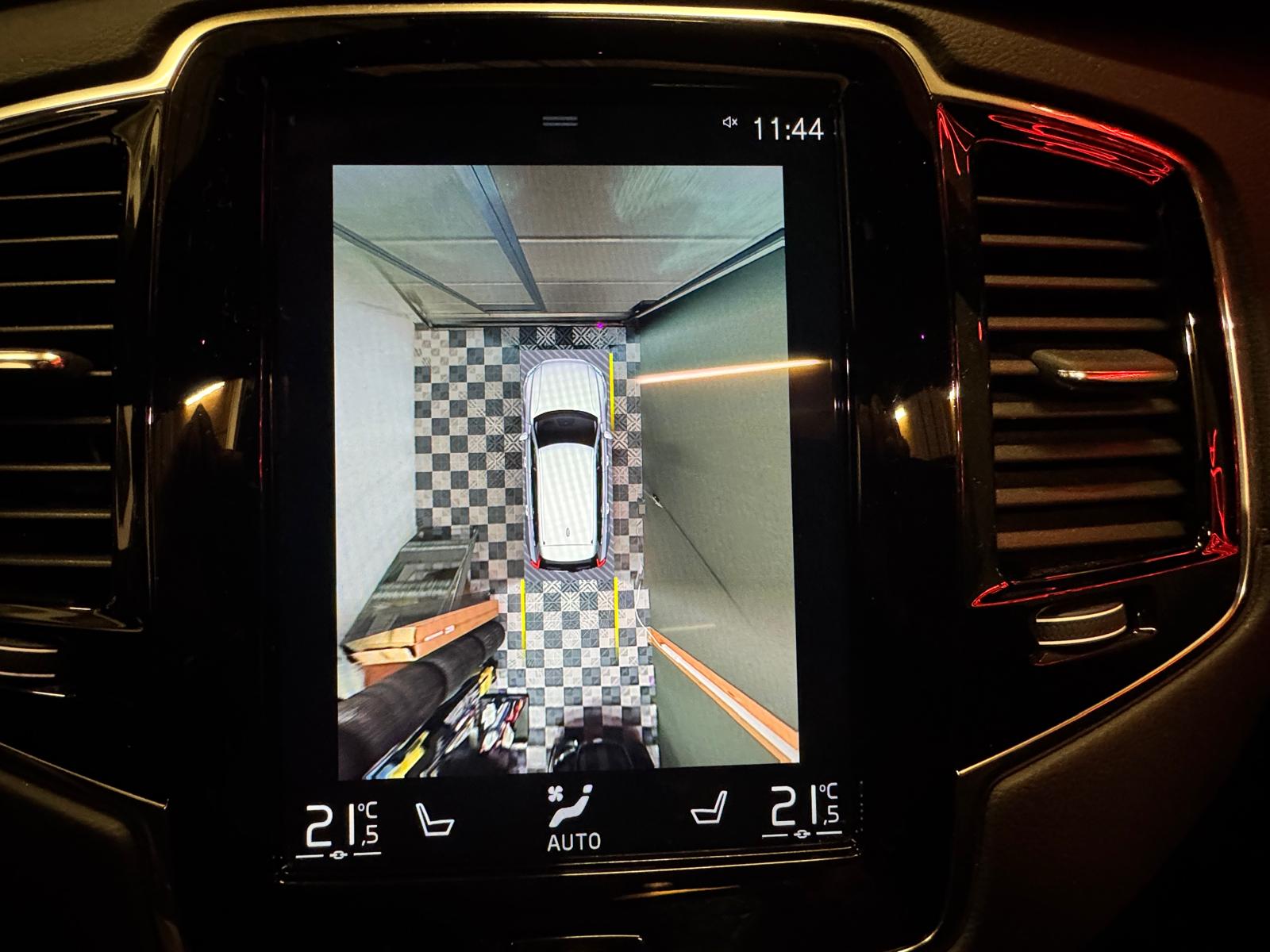 VOLVO XC90 T8 eAWD R-Design Geartronic-image-28