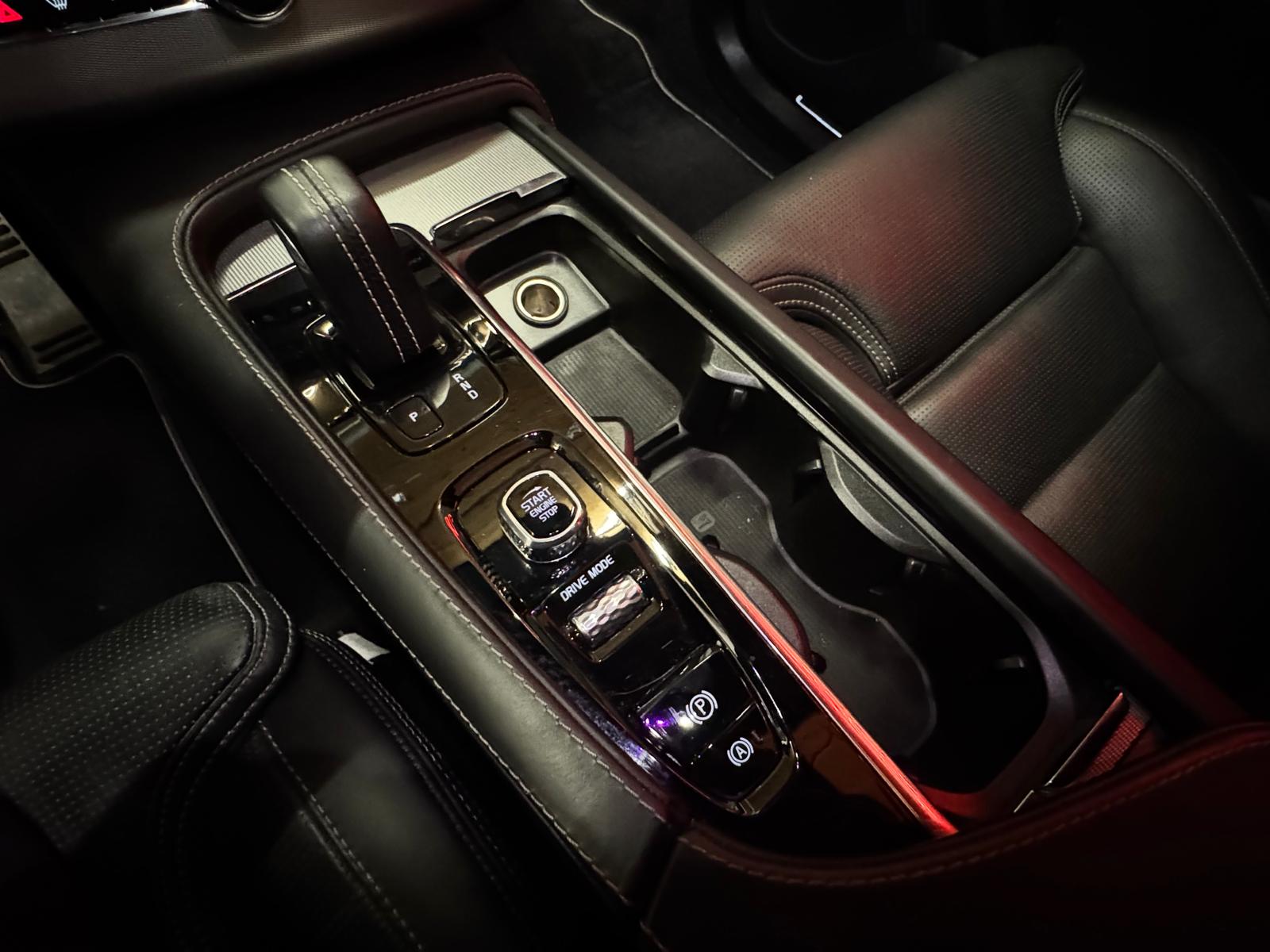VOLVO XC90 T8 eAWD R-Design Geartronic-image-30