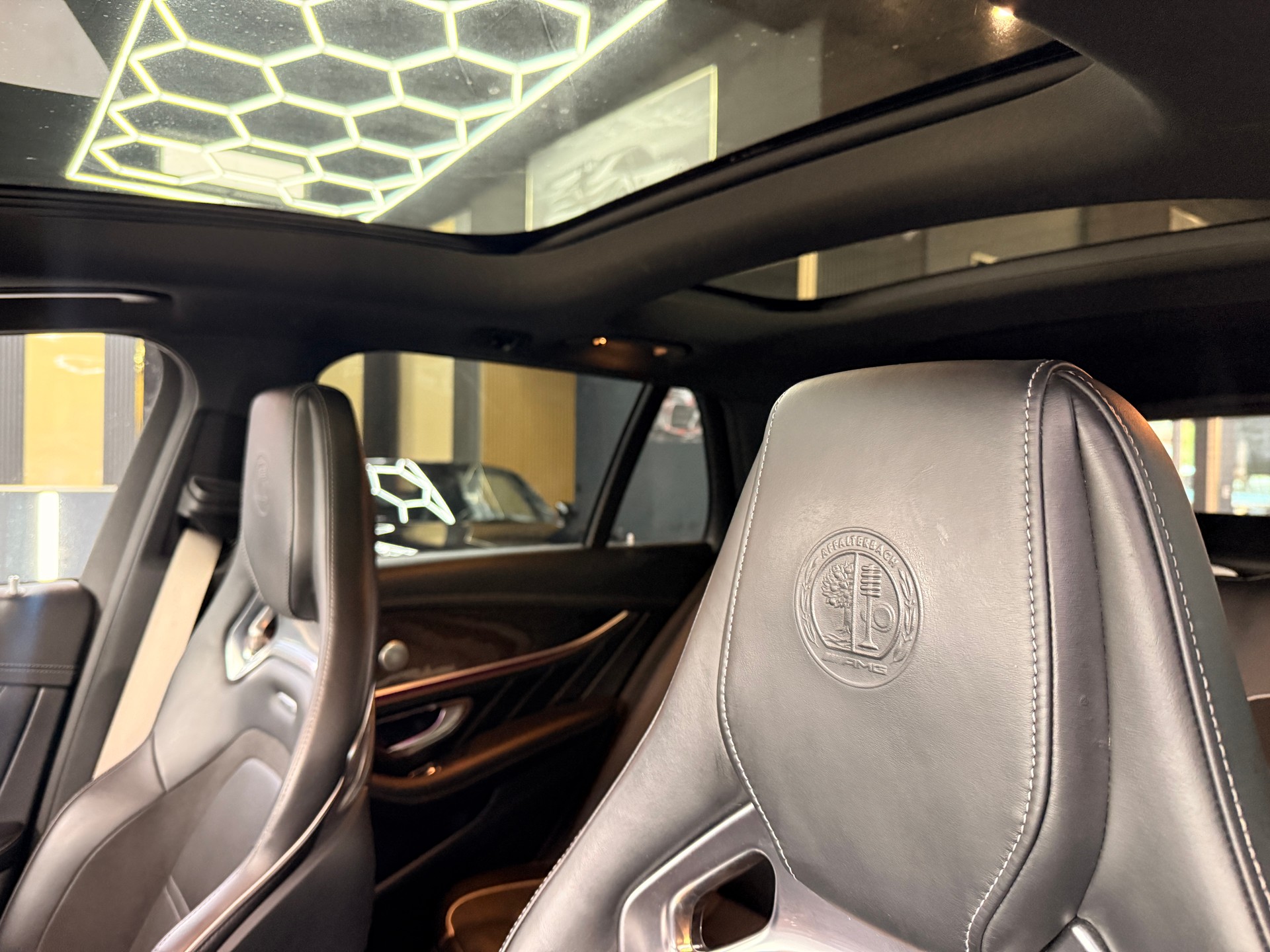 MERCEDES-BENZ E 63 AMG S 4 Matic 9G-Tronic-image-10