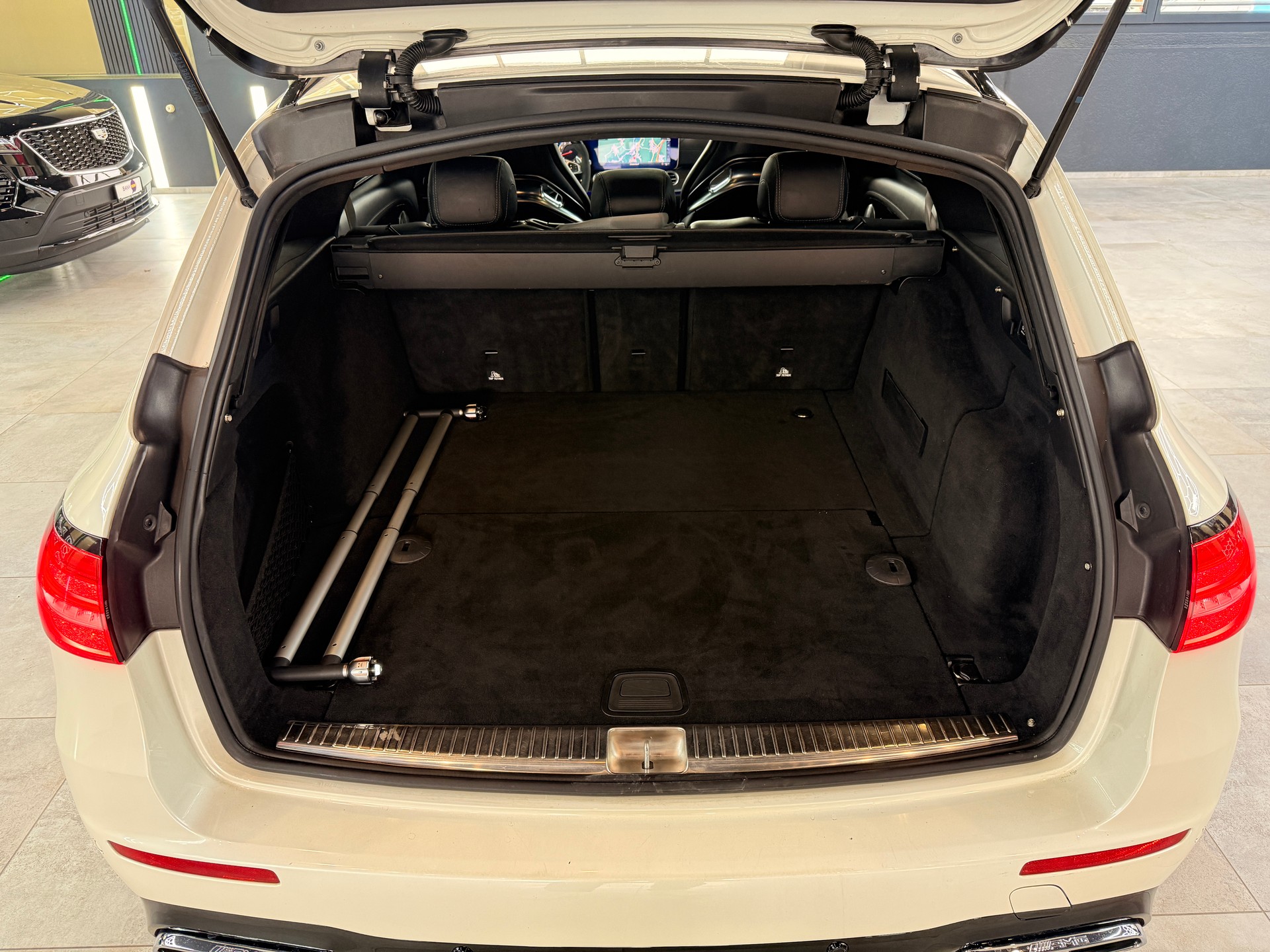MERCEDES-BENZ E 63 AMG S 4 Matic 9G-Tronic-image-16