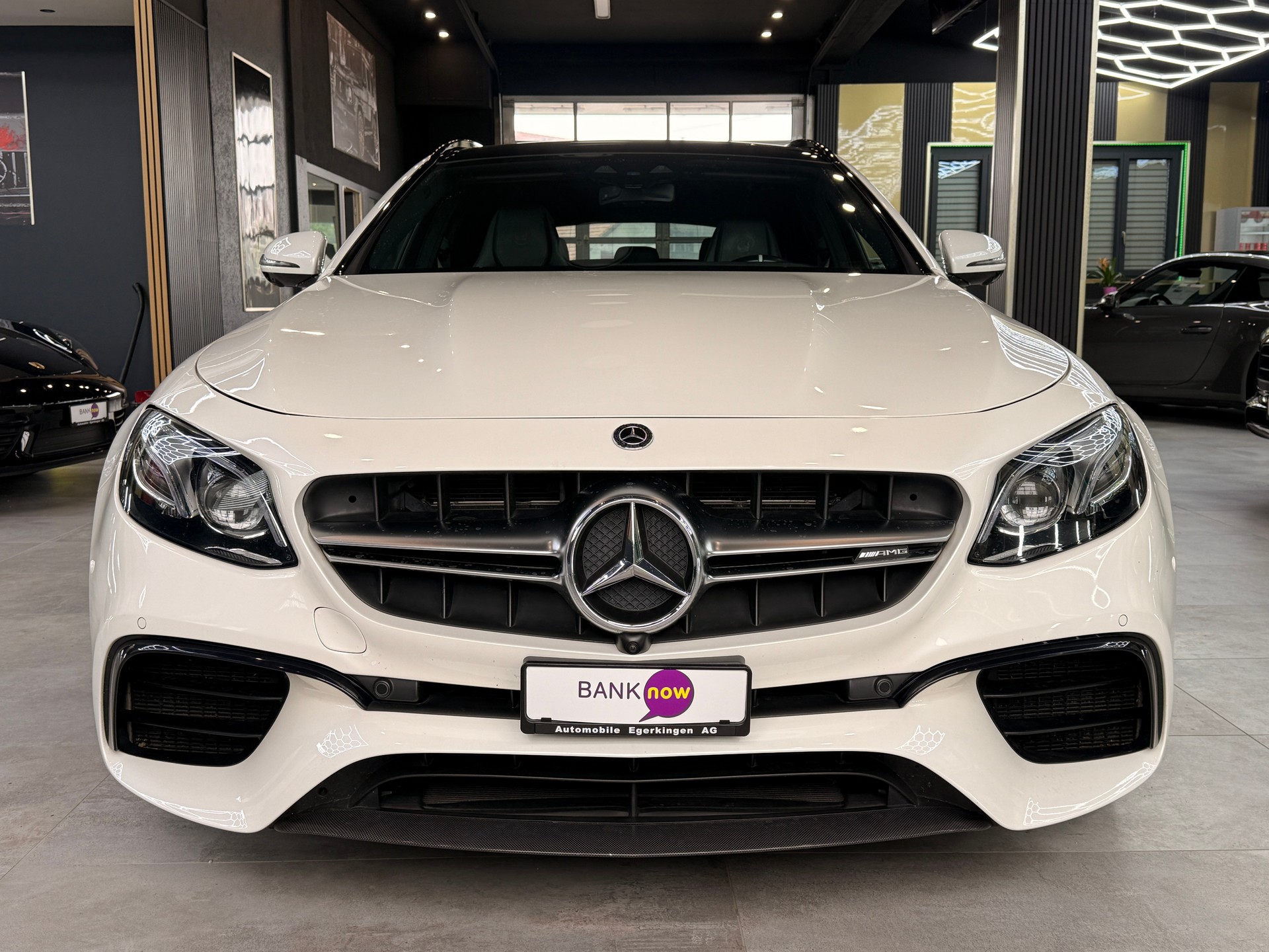 MERCEDES-BENZ E 63 AMG S 4 Matic 9G-Tronic-showroom-element-1