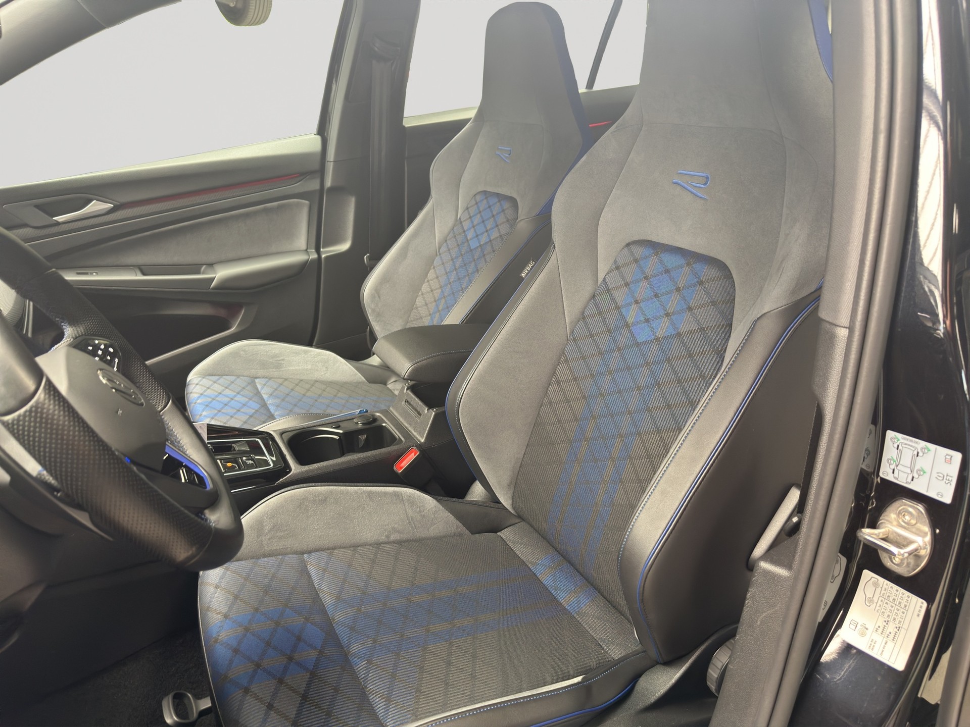 VW Golf 2.0 TSI R DSG 4Motion Black Style-image-5