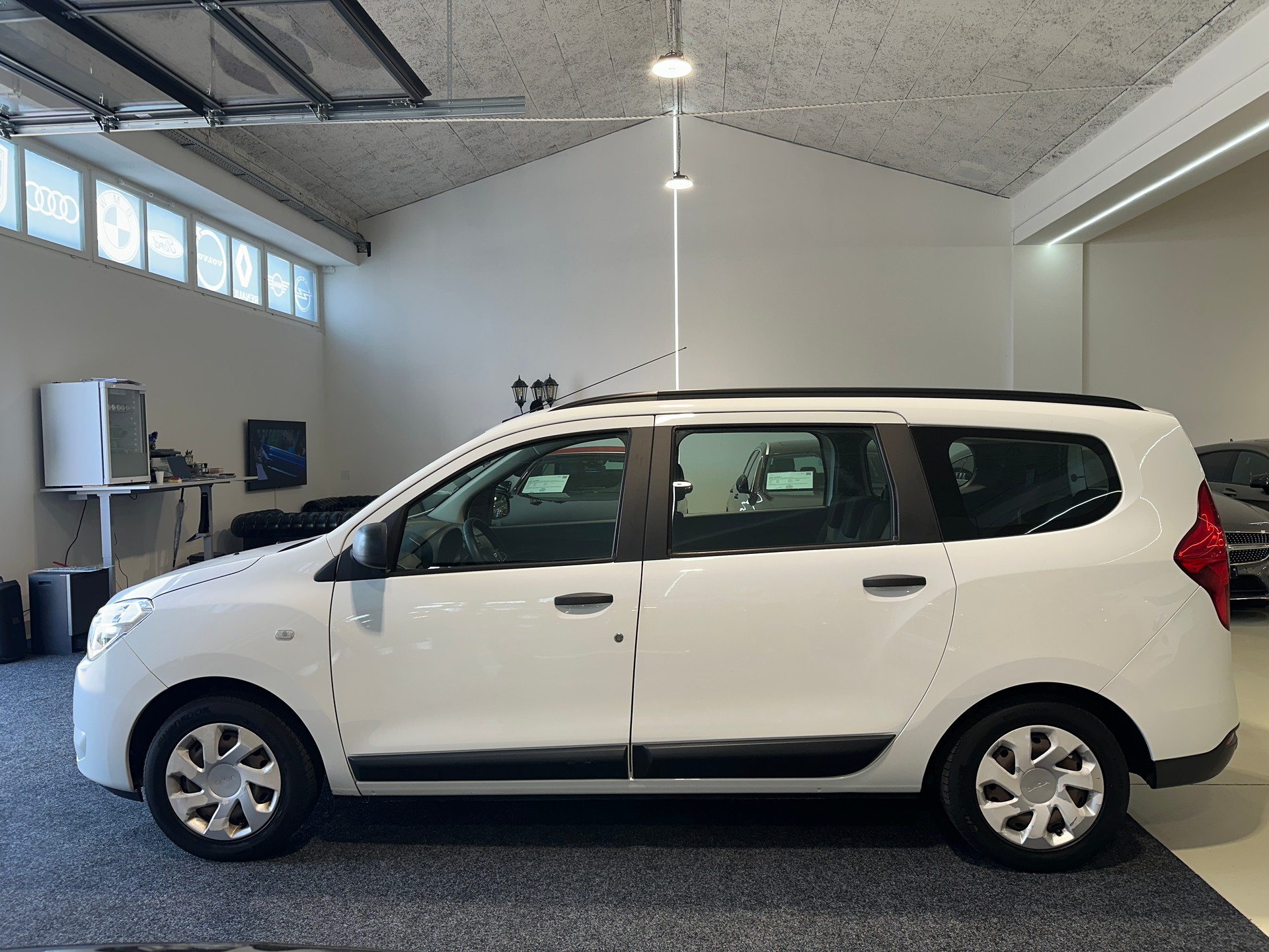 DACIA Lodgy 1.6 Essential 7PL-image-4