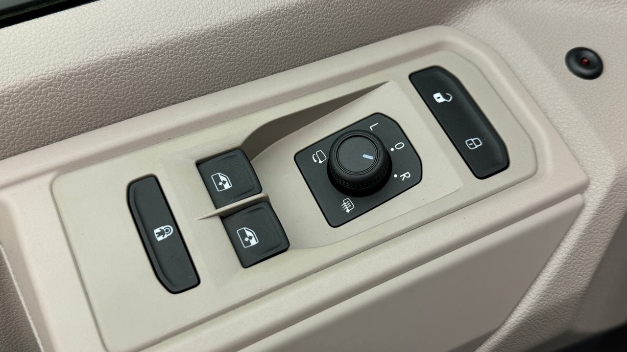 VW Multivan 1.5 eHybrid Life Lang 4Motion-image-8