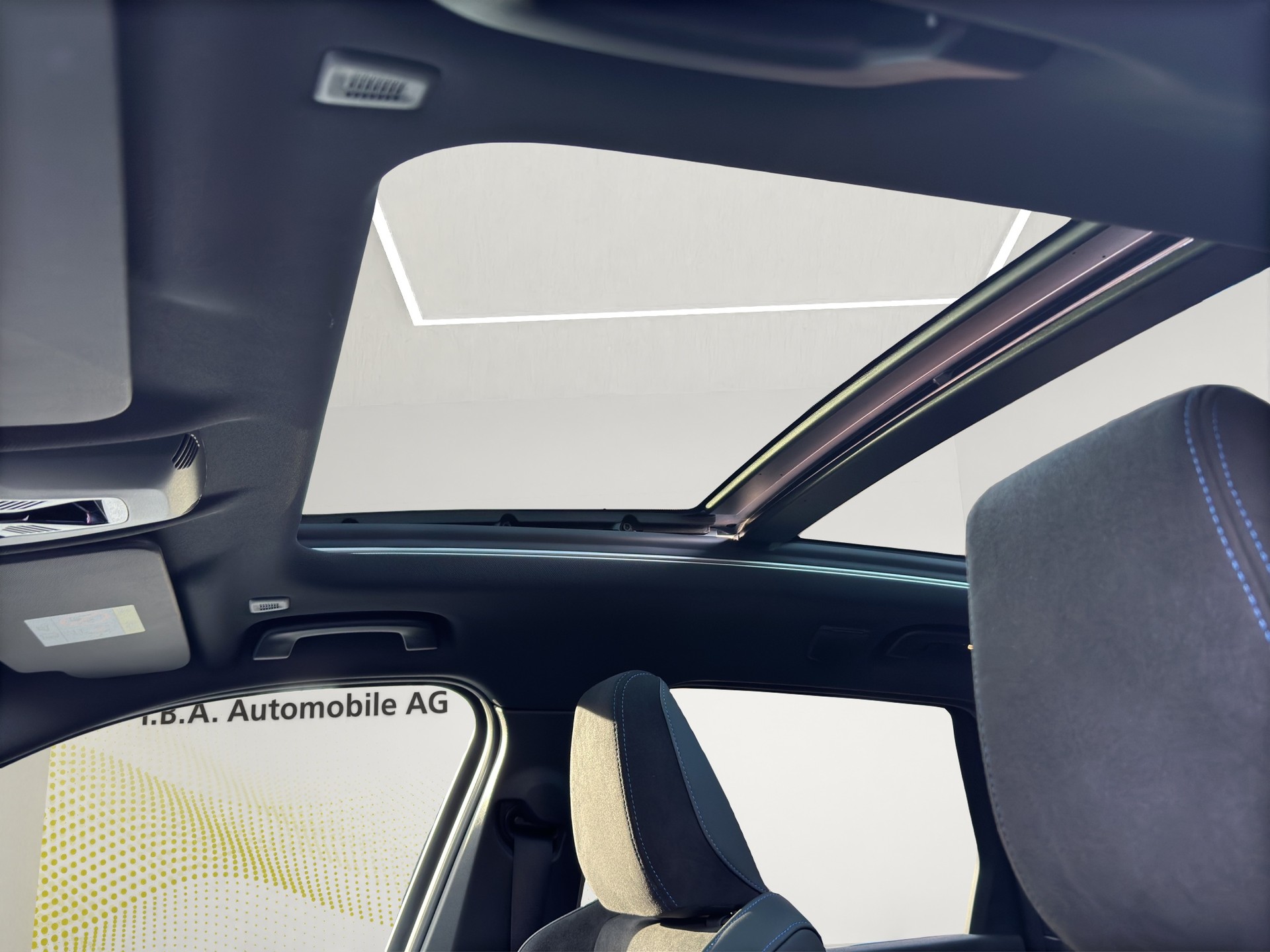BMW X1 xDrive 30e M Sport 4x4-image-12