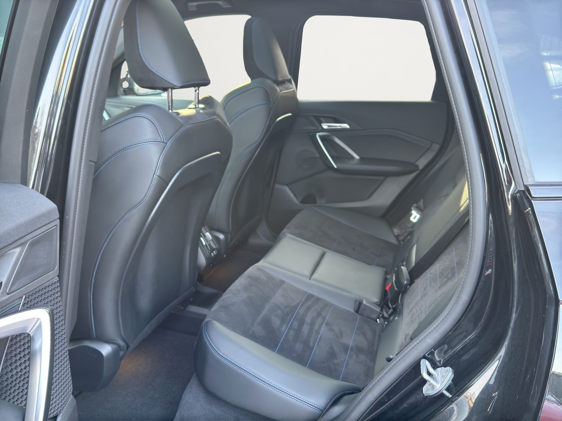 BMW X1 xDrive 30e M Sport 4x4-image-11