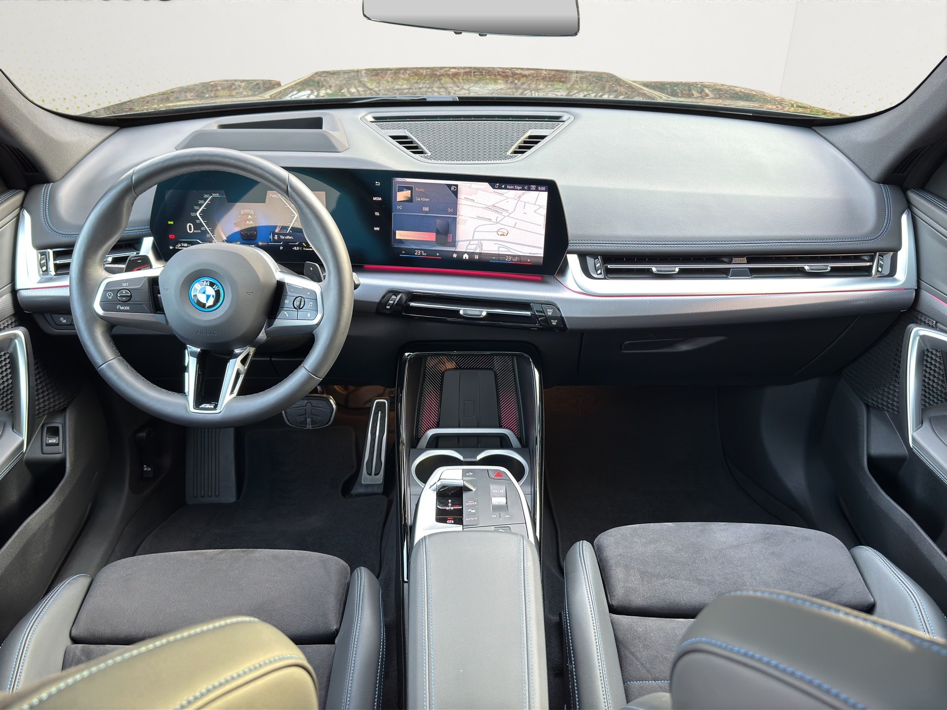 BMW X1 xDrive 30e M Sport 4x4-image-9