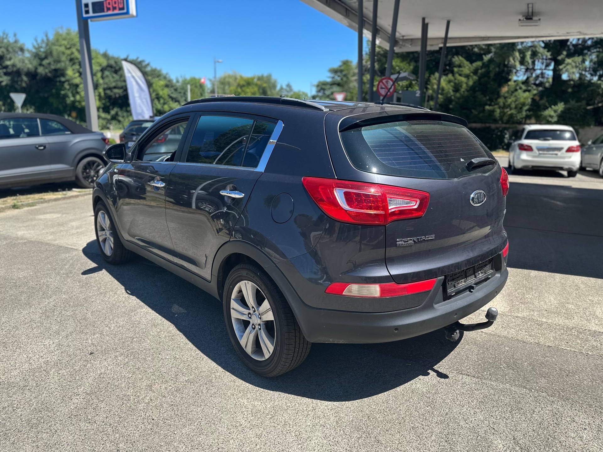 KIA Sportage 2.0 CRDi Style 4WD Automatic-image-5