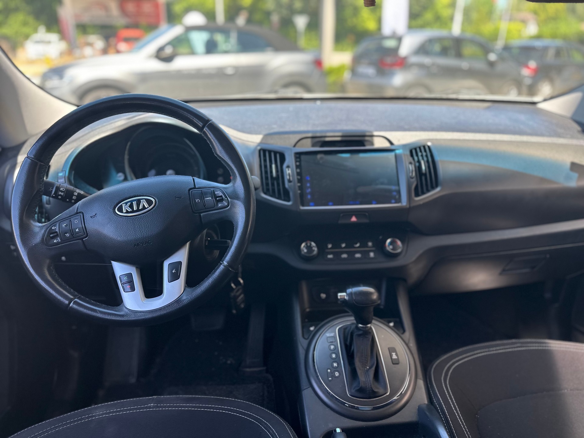 KIA Sportage 2.0 CRDi Style 4WD Automatic-image-8