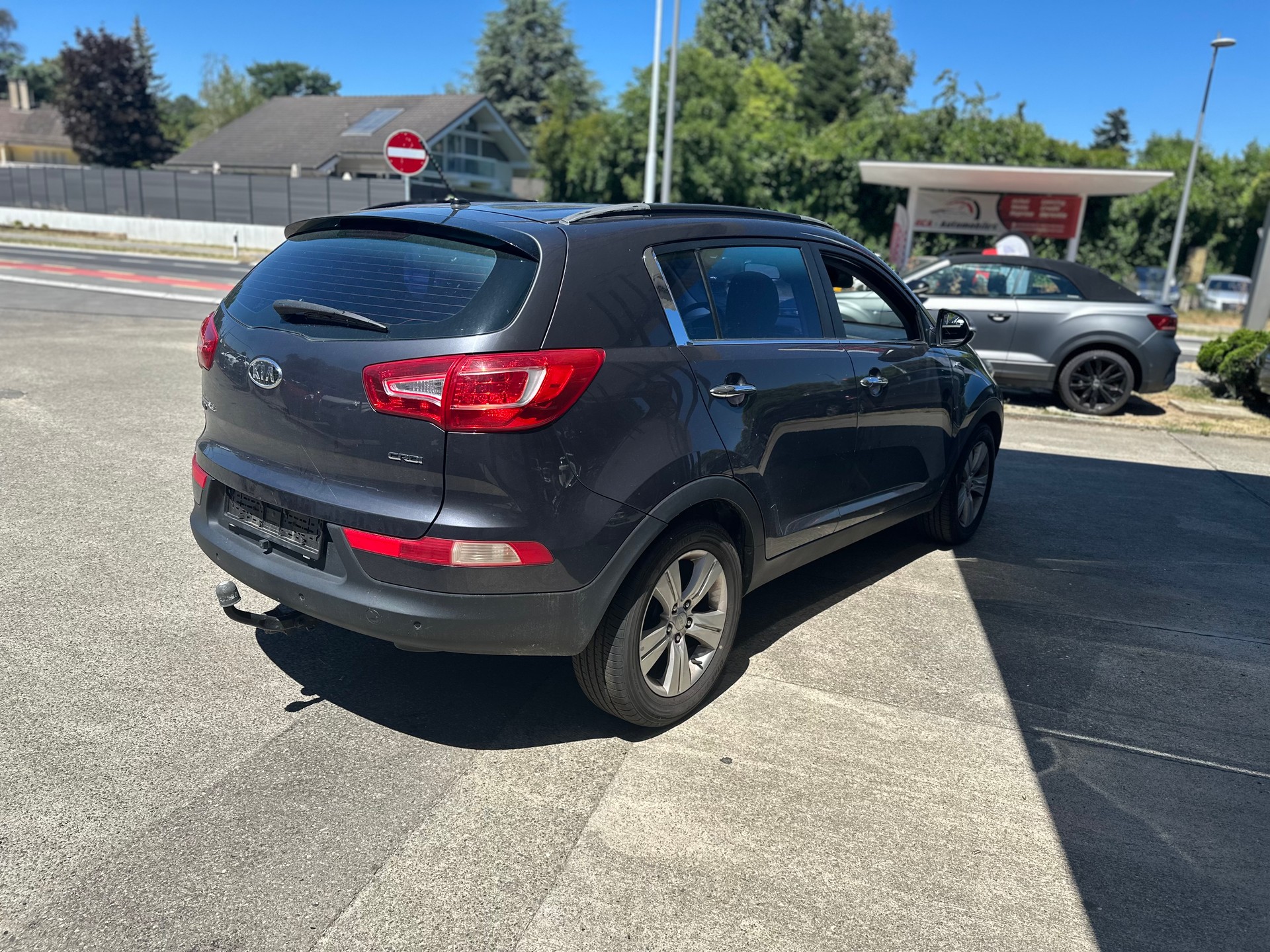 KIA Sportage 2.0 CRDi Style 4WD Automatic-image-2