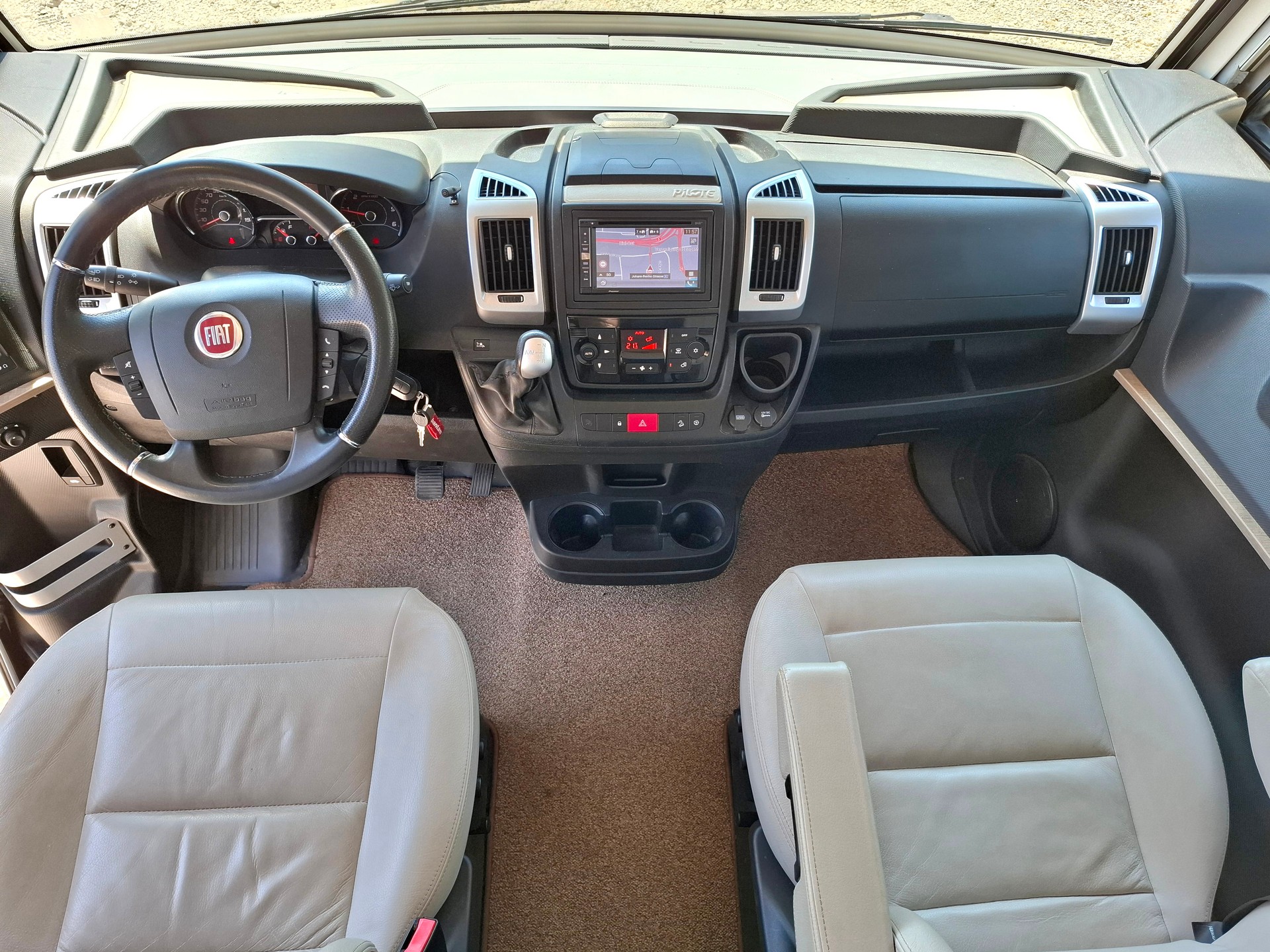 PILOTE G740 EMOTION - AUTOMAT! Einzelbett & Hubbett, TV & SAT, Solar & Wechselrichter-image-7