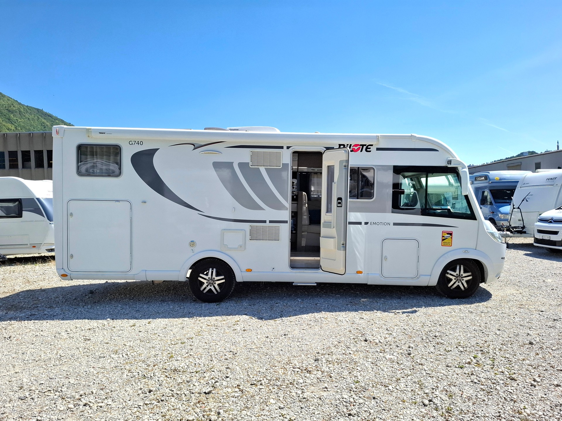 PILOTE G740 EMOTION - AUTOMAT! Einzelbett & Hubbett, TV & SAT, Solar & Wechselrichter-image-2