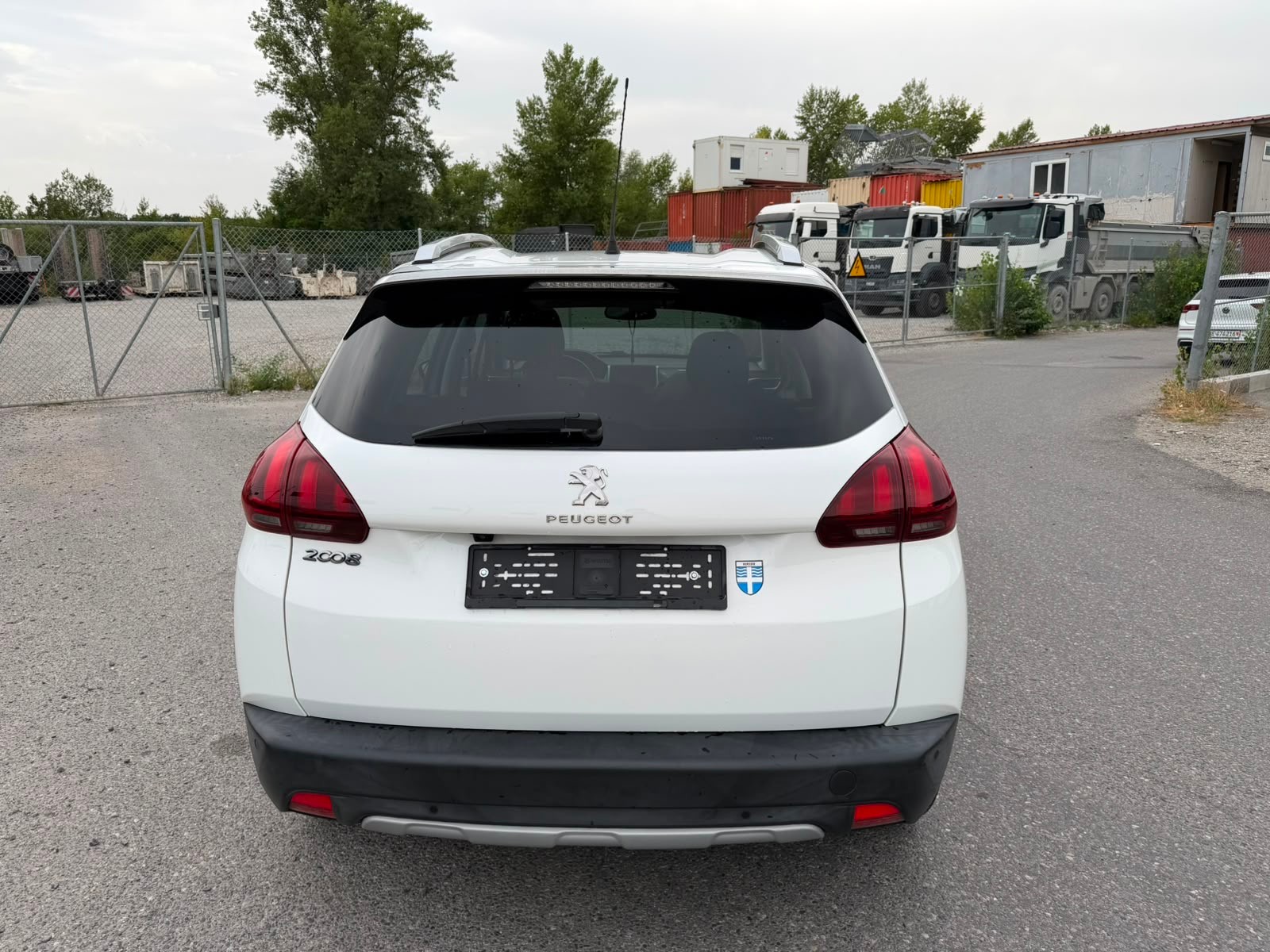 PEUGEOT 2008 1.2 PureTech Allure EAT6-image-7